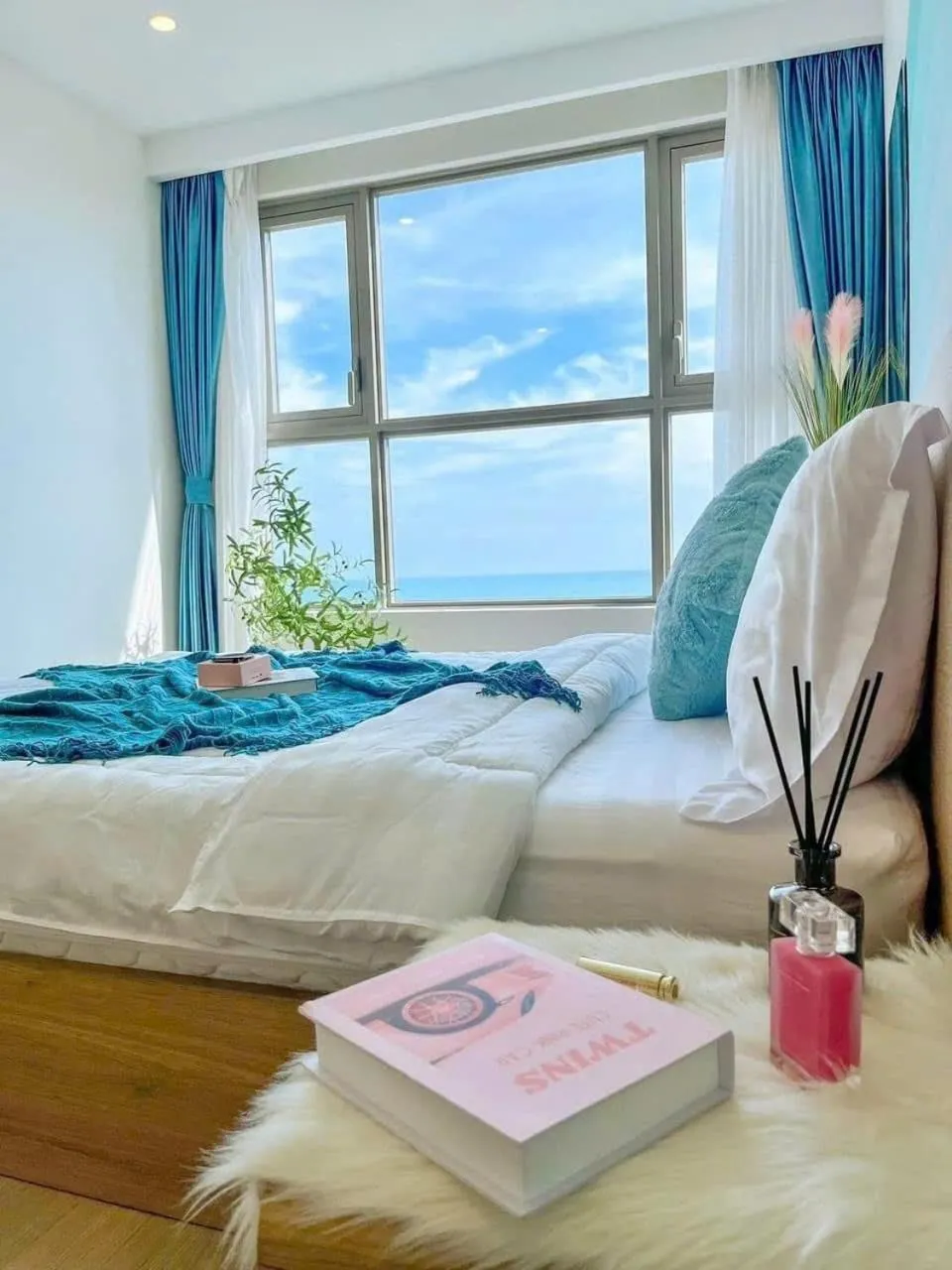 Living room, Bed in MeoMeo Homestay - The Sóng Apartment