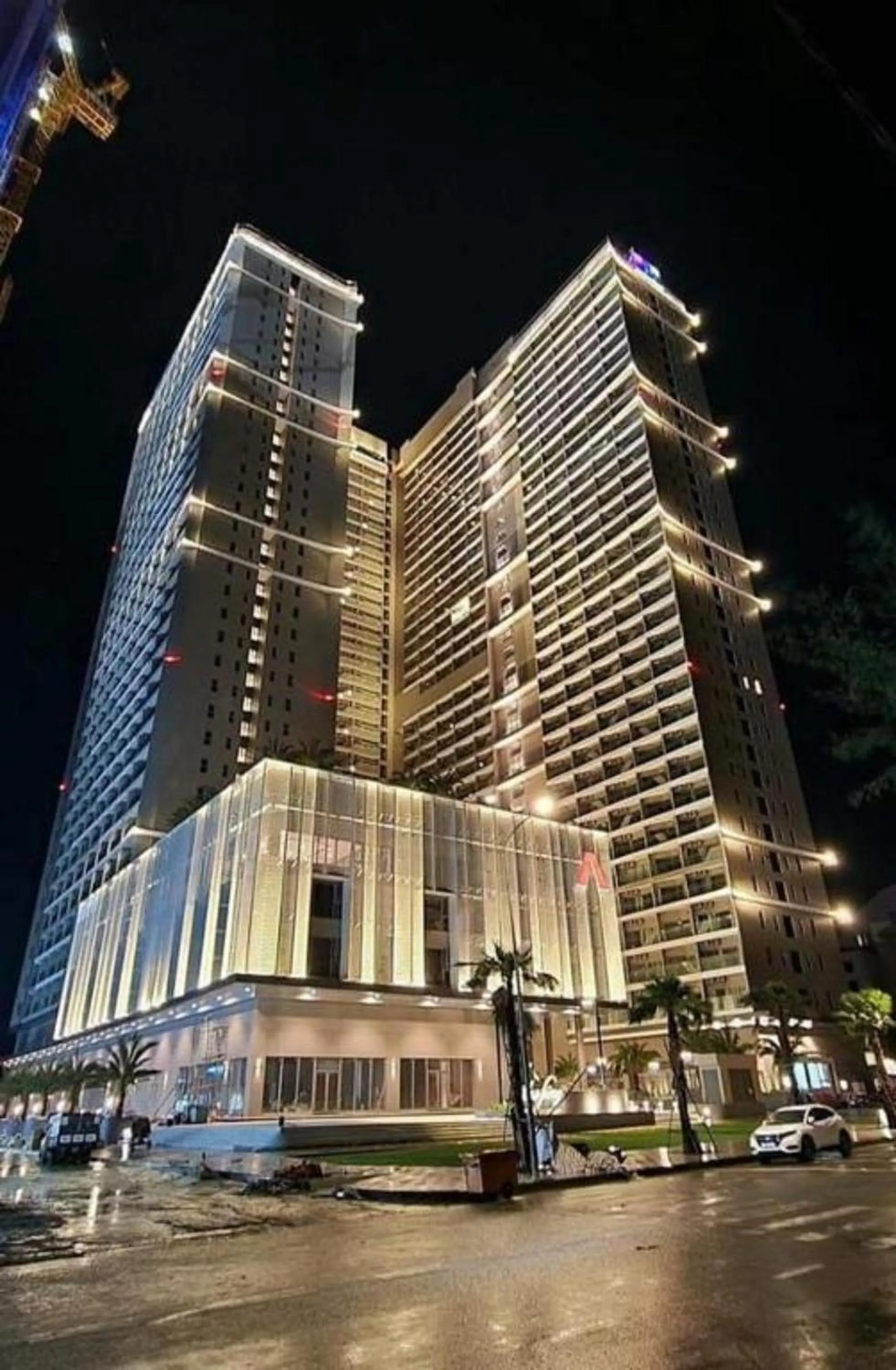 Property building in MeoMeo Homestay - The Sóng Apartment