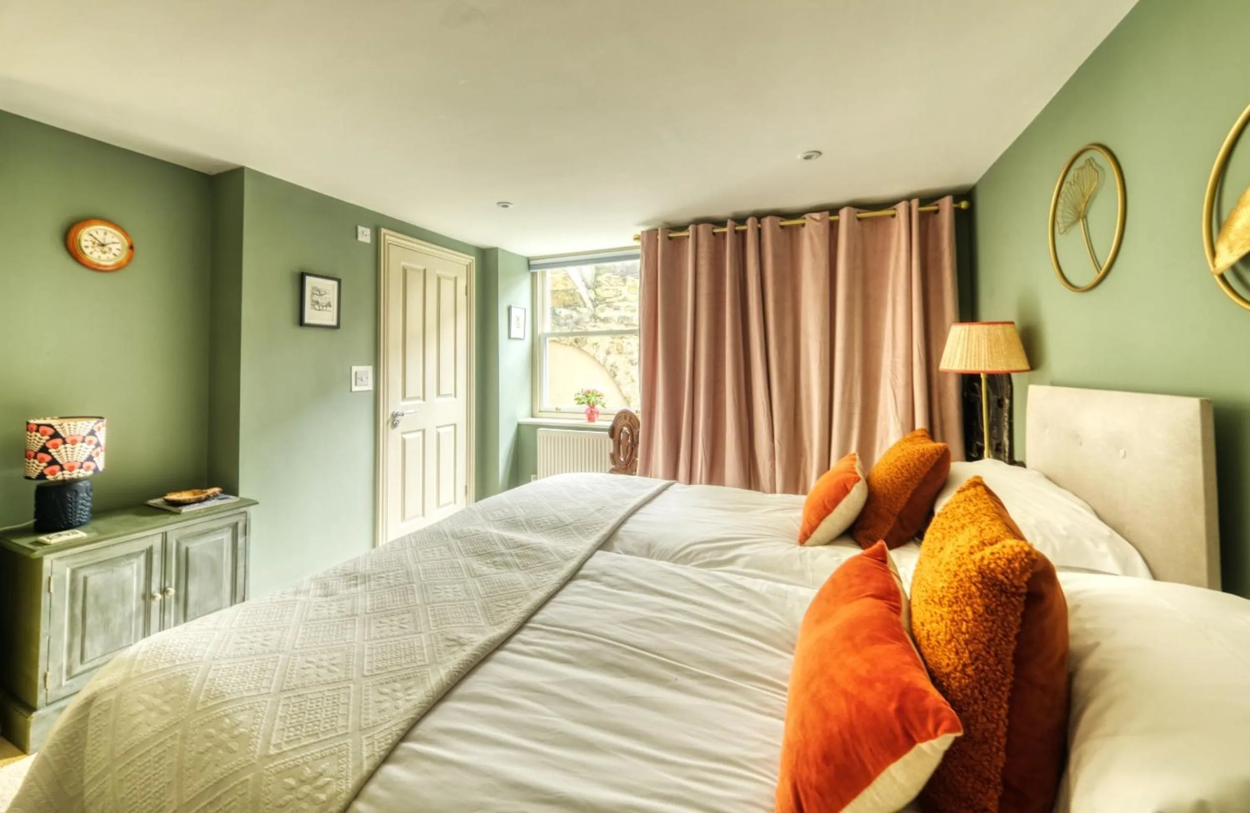 Bedroom, Bed in Hill House