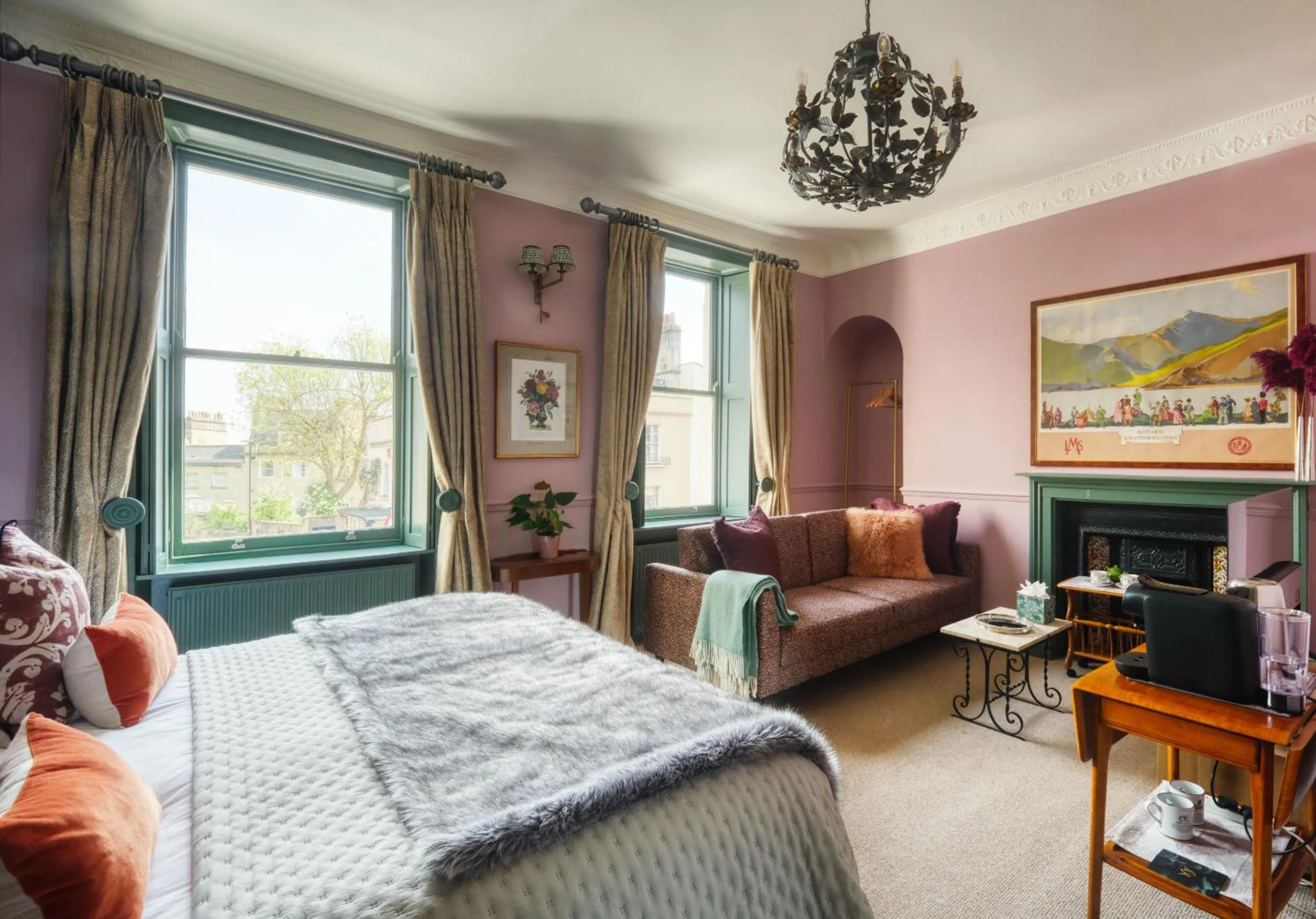 Bedroom, Bed in Hill House