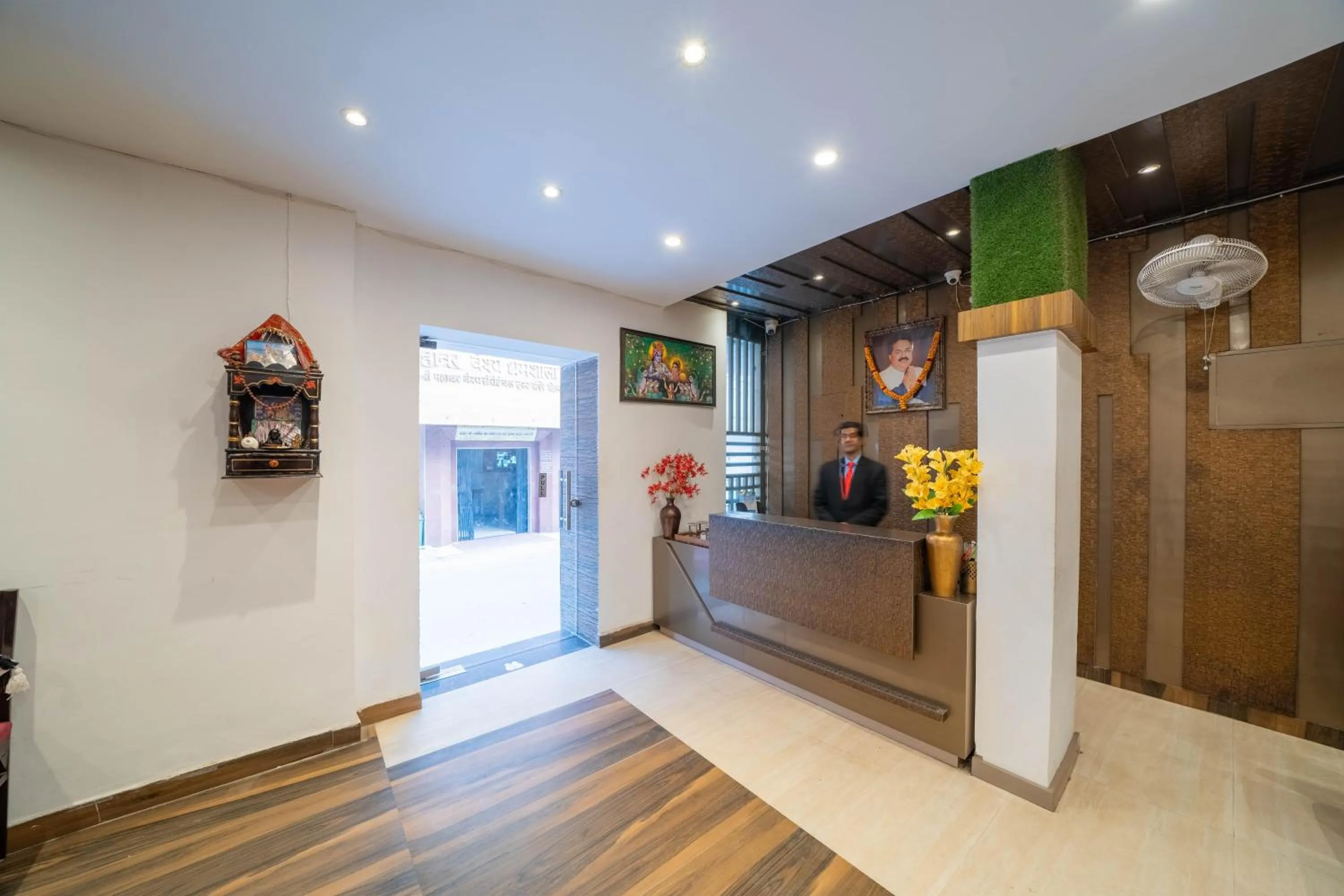 Facade/entrance in Perfectstayz Premium at Harkipauri Road - Ganga view rooftop cafe