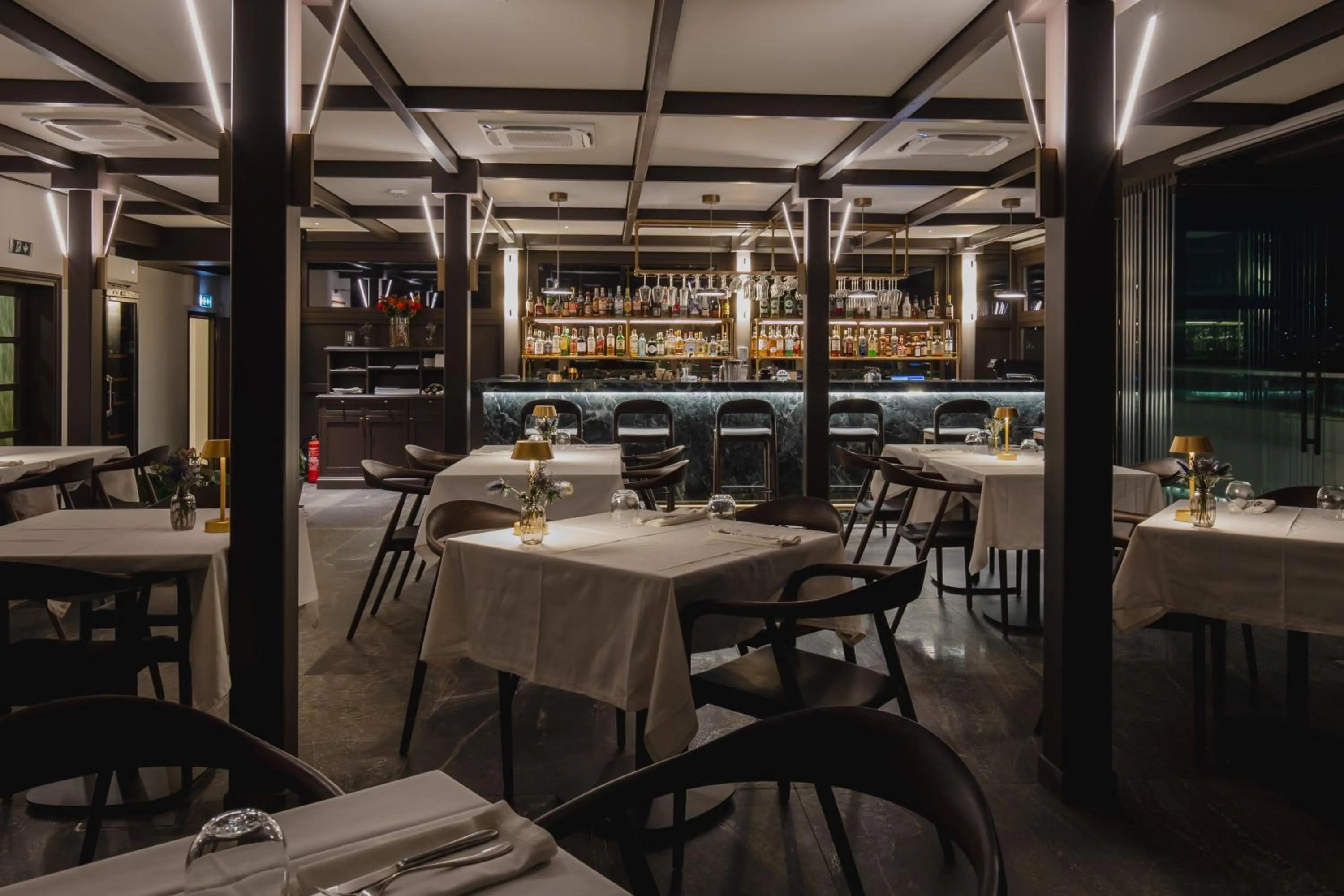 Restaurant/places to eat in Hera Hotel