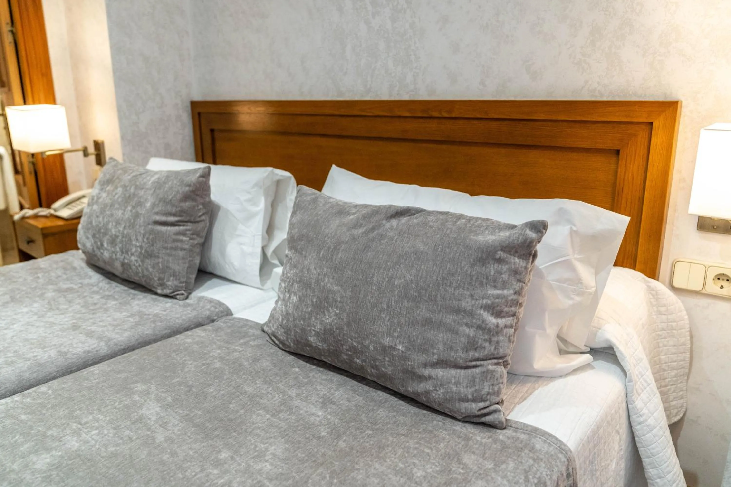 Bed in Hotel Granada Centro