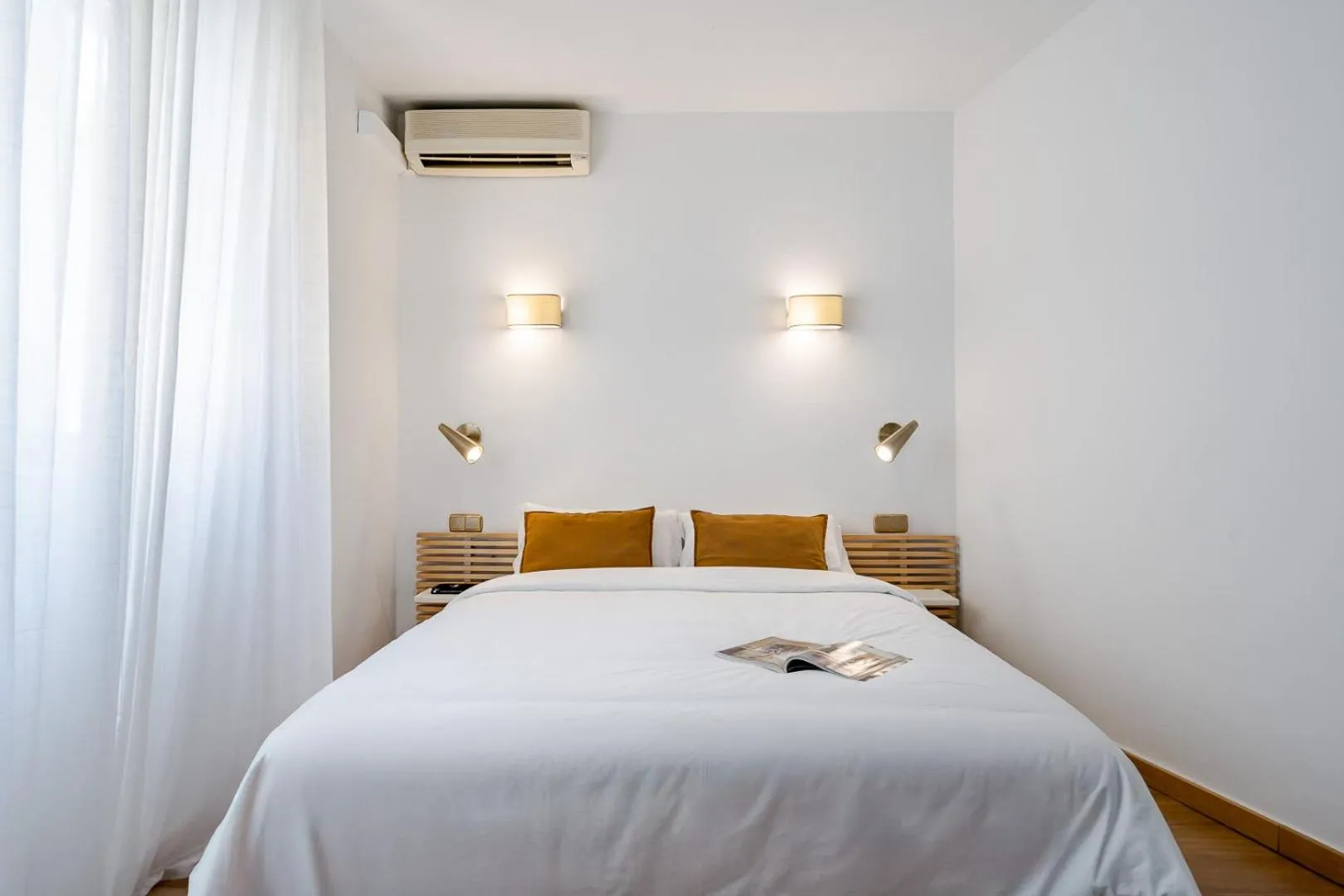 Bedroom, Bed in Hotel Agur