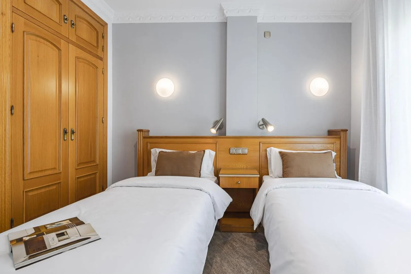 Bedroom, Bed in Hotel Agur