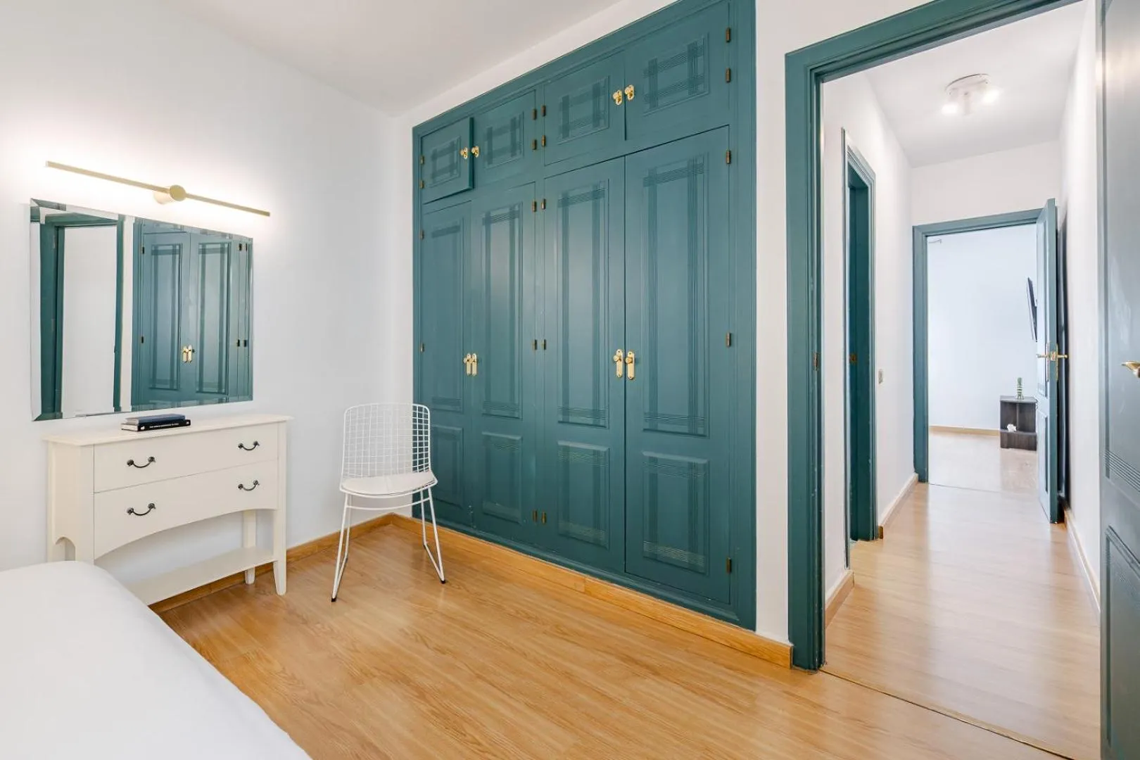 wardrobe in Hotel Agur