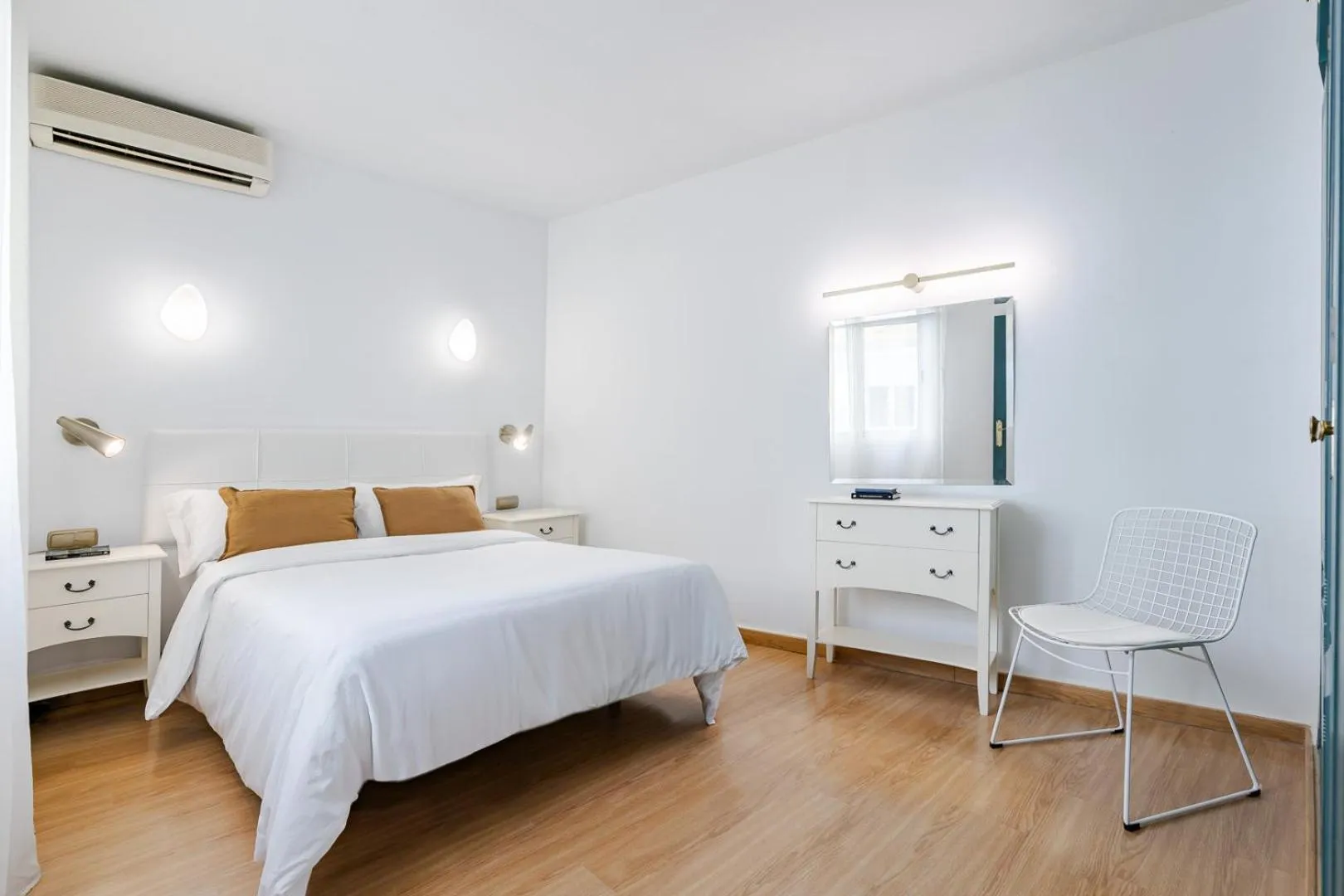 Bedroom, Bed in Hotel Agur