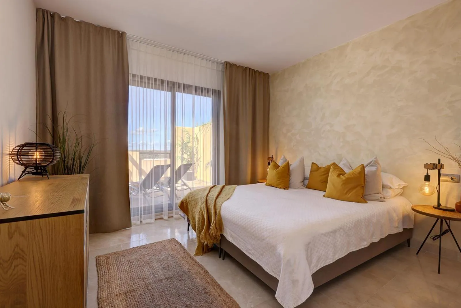 Bedroom, Bed in Quartiers Marbella Golden Penthouse