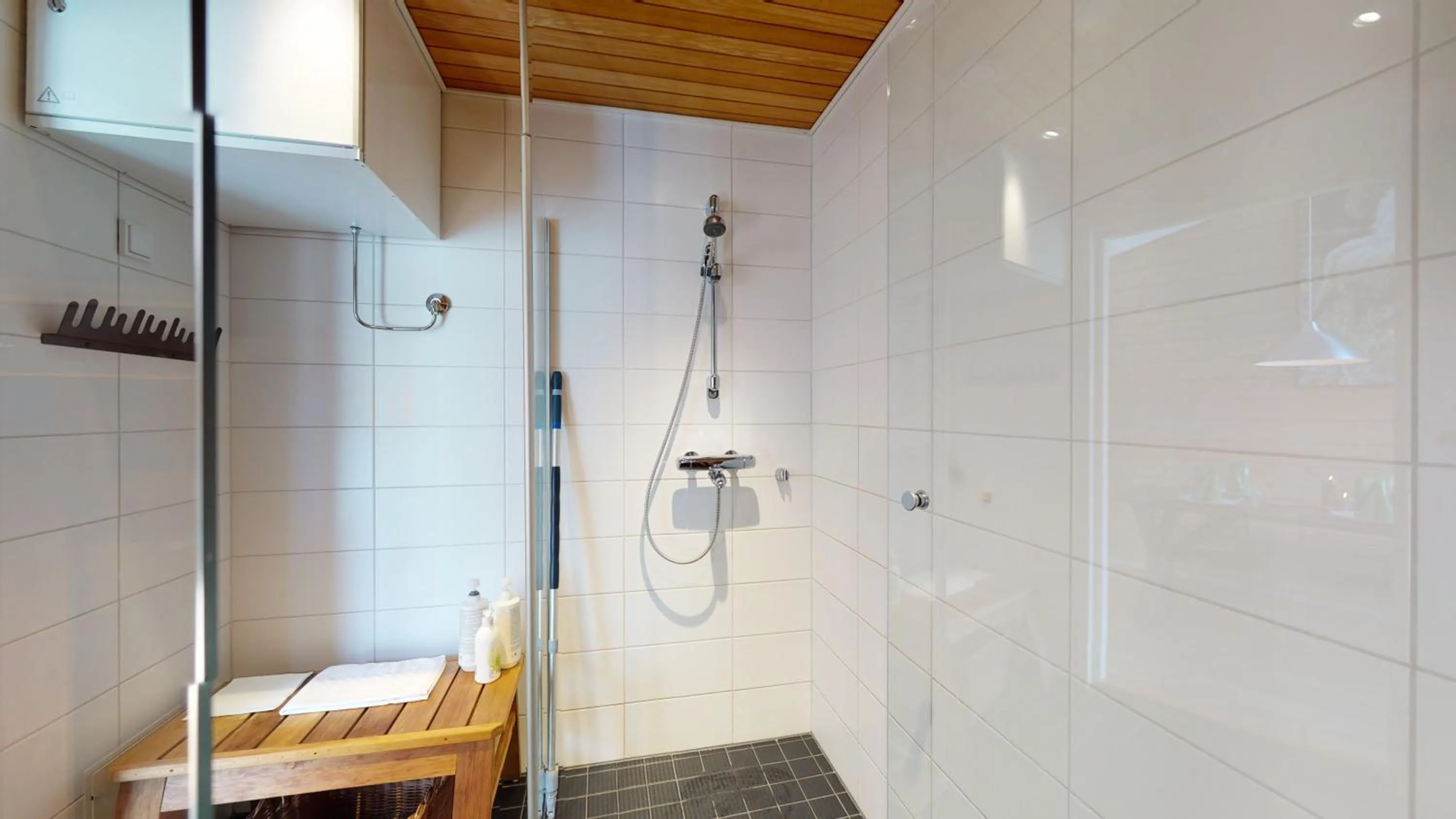 Bathroom in Sandy Kelt - Irish House Apartments