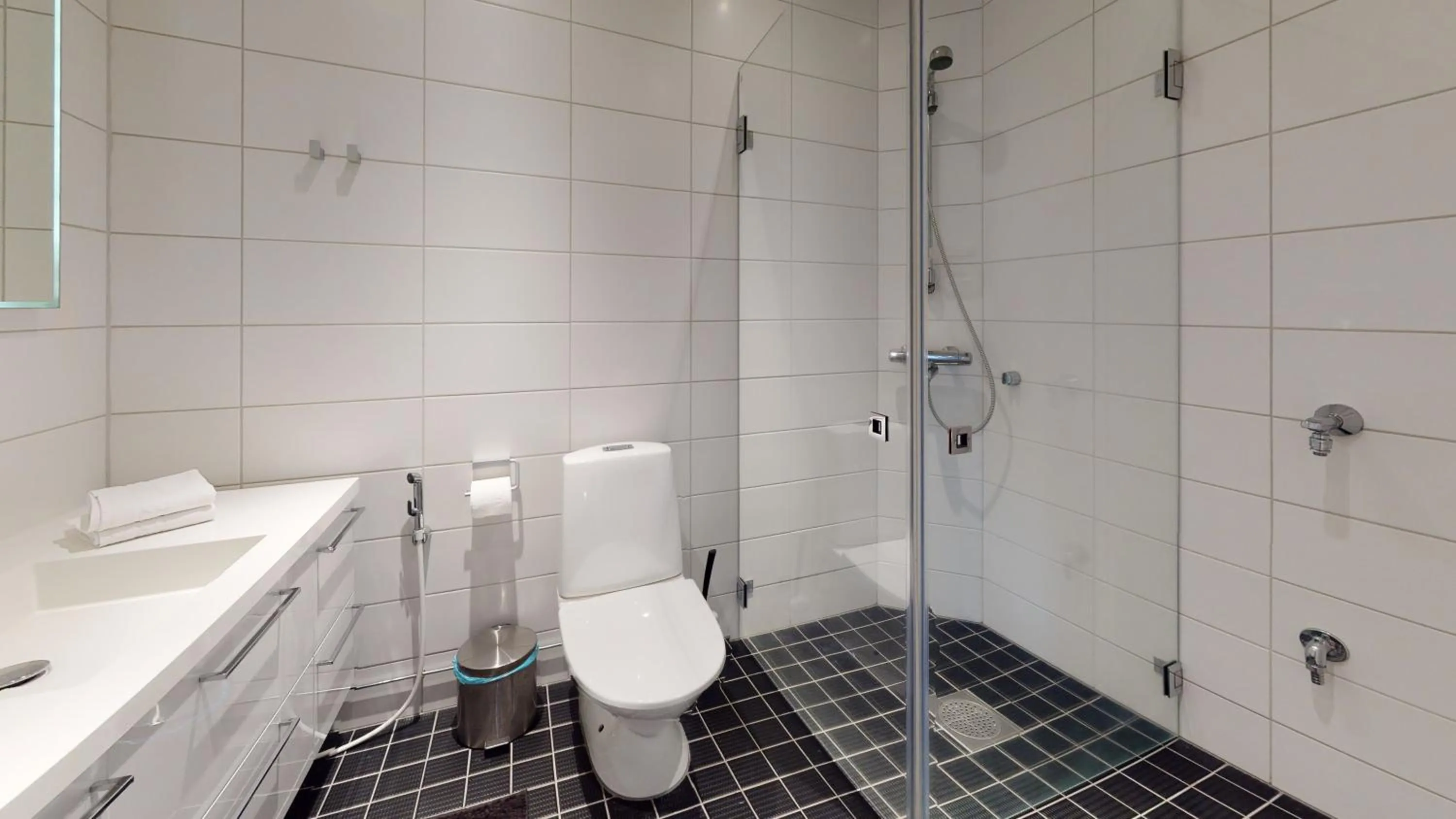 Bathroom in Sandy Kelt - Irish House Apartments