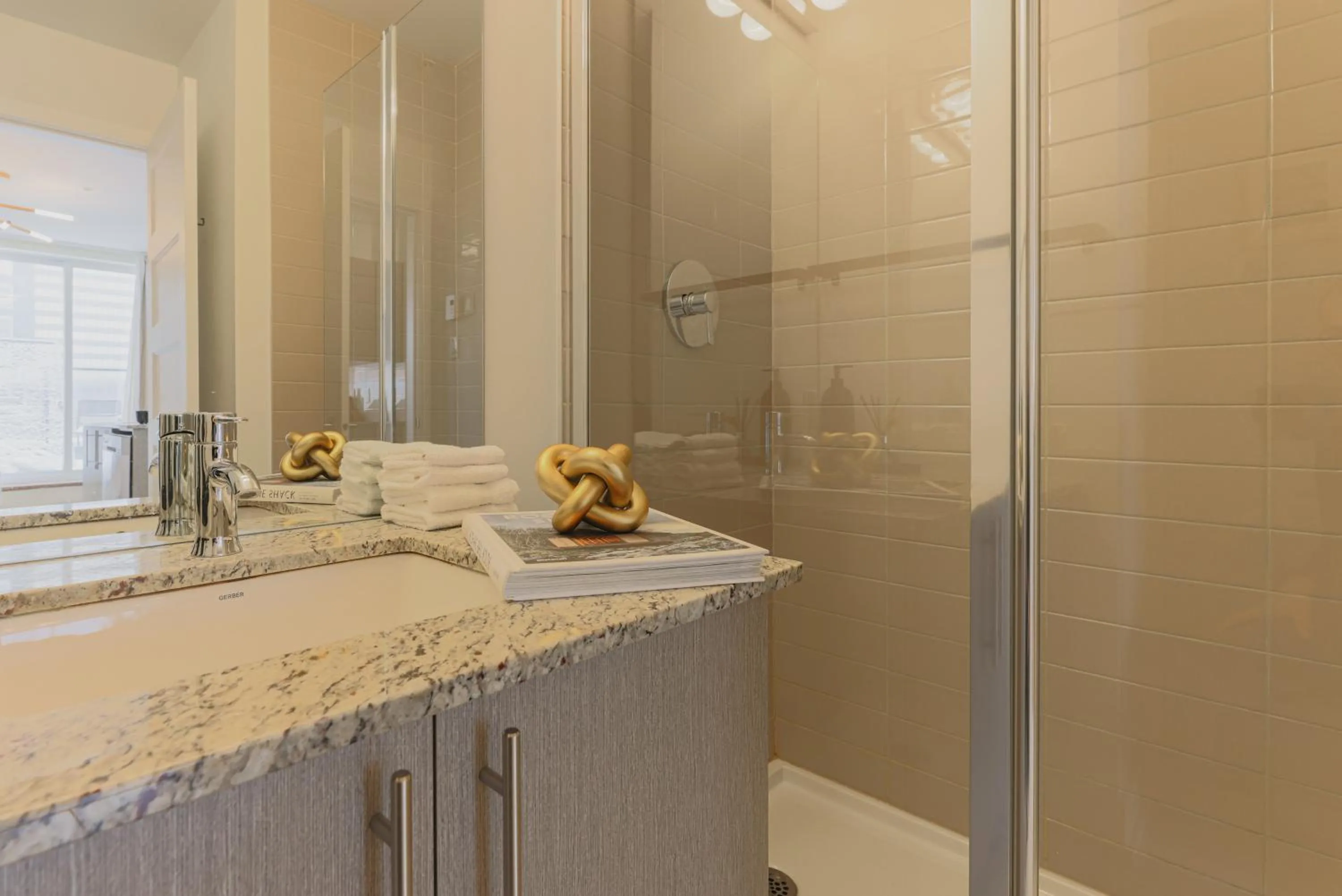 Rozenhaus Hotel & Suites Montreal