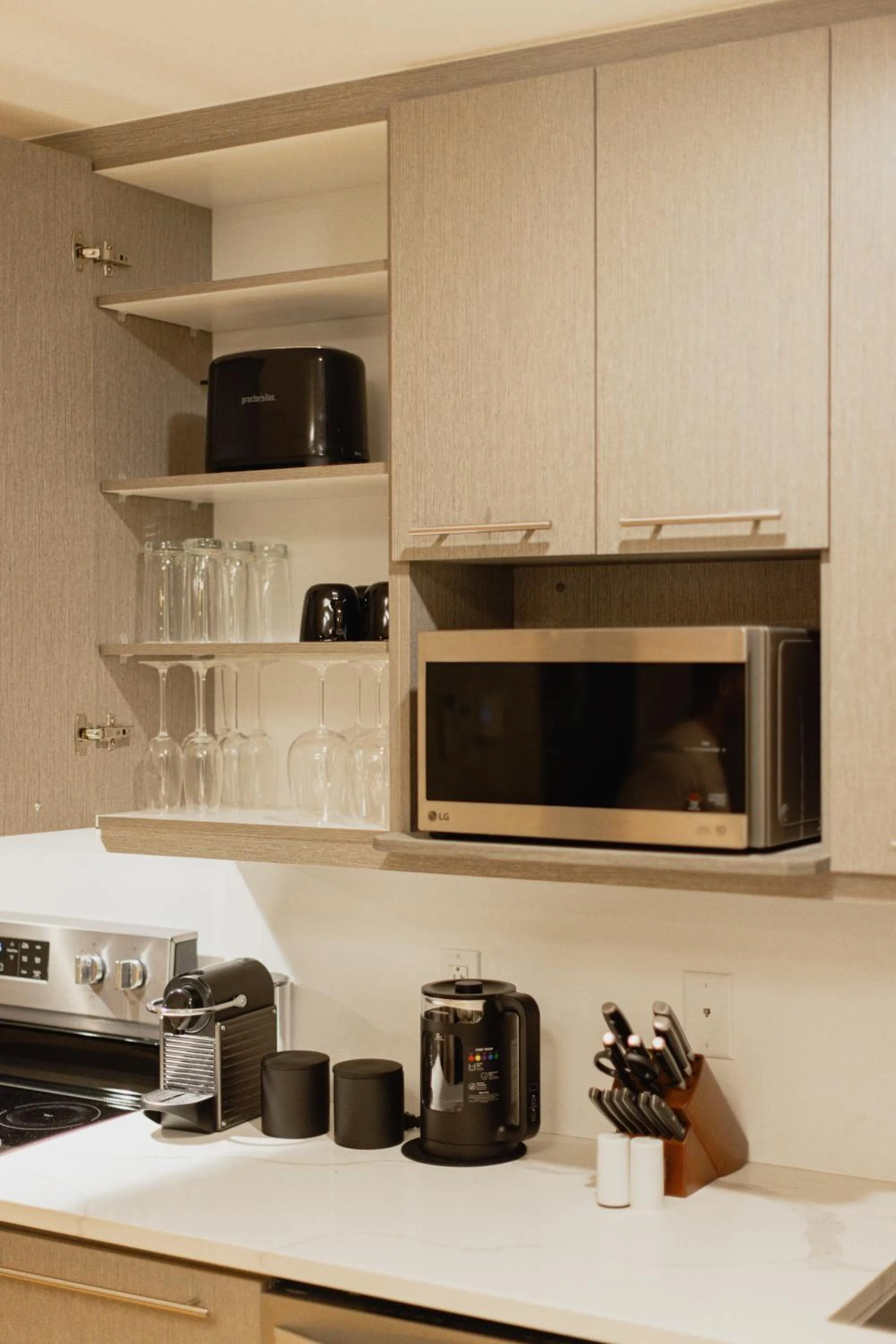 Two-Bedroom Suite in Rozenhaus Hotel & Suites Montreal