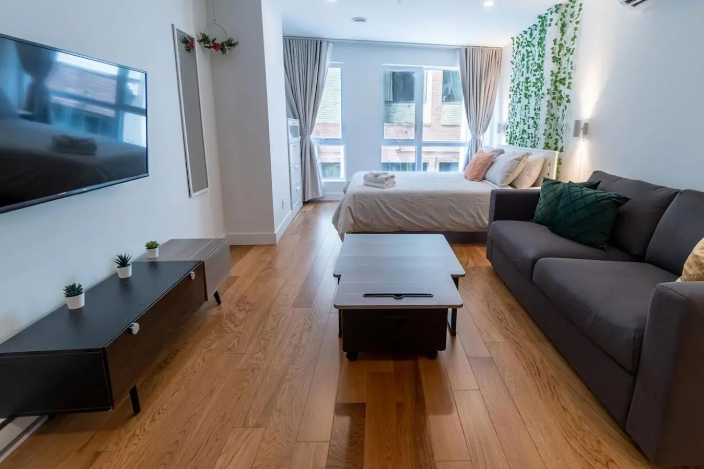 Junior Suite - single occupancy in Rozenhaus Hotel & Suites Montreal