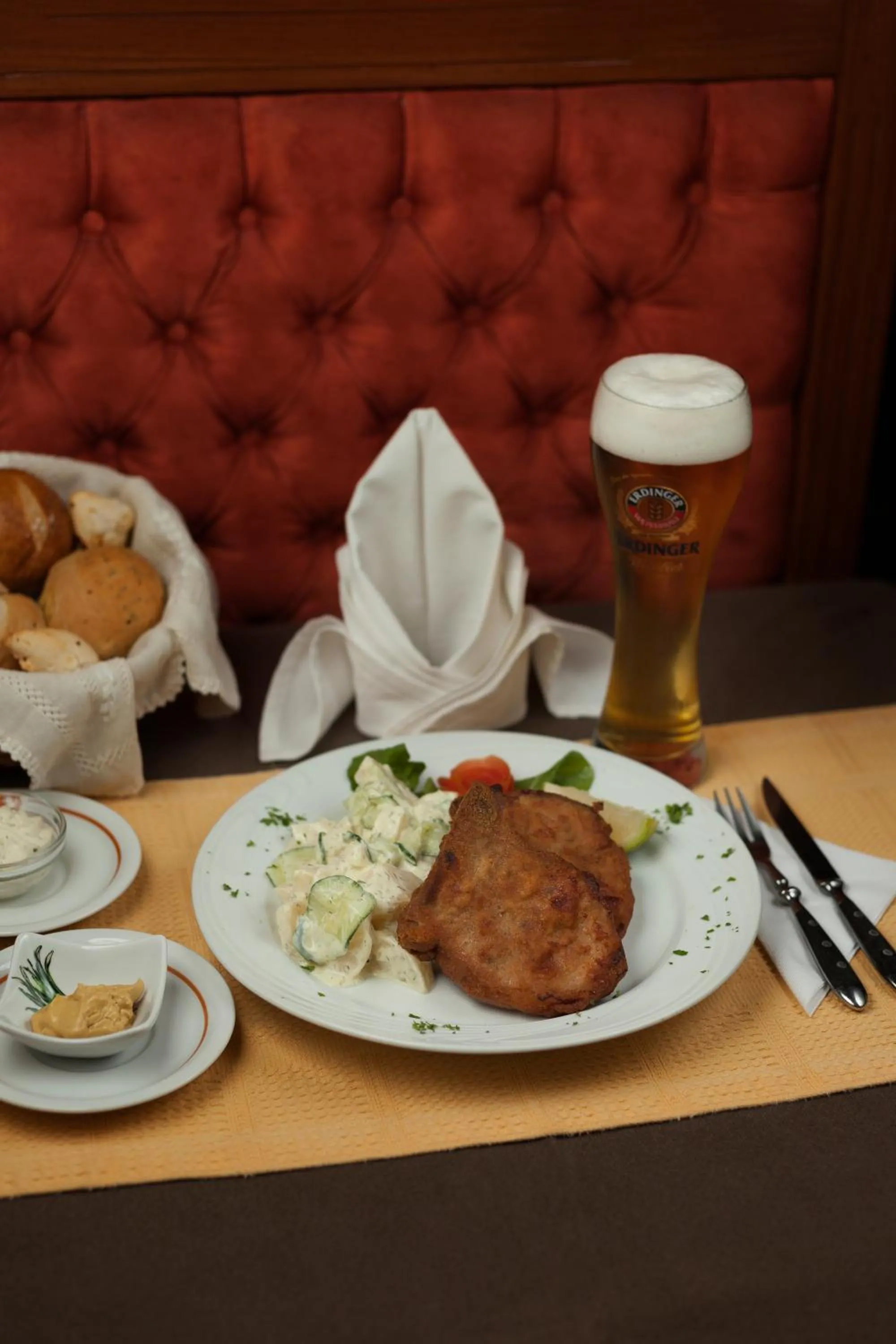 Restaurant/places to eat in Hotel Westfalenhaus