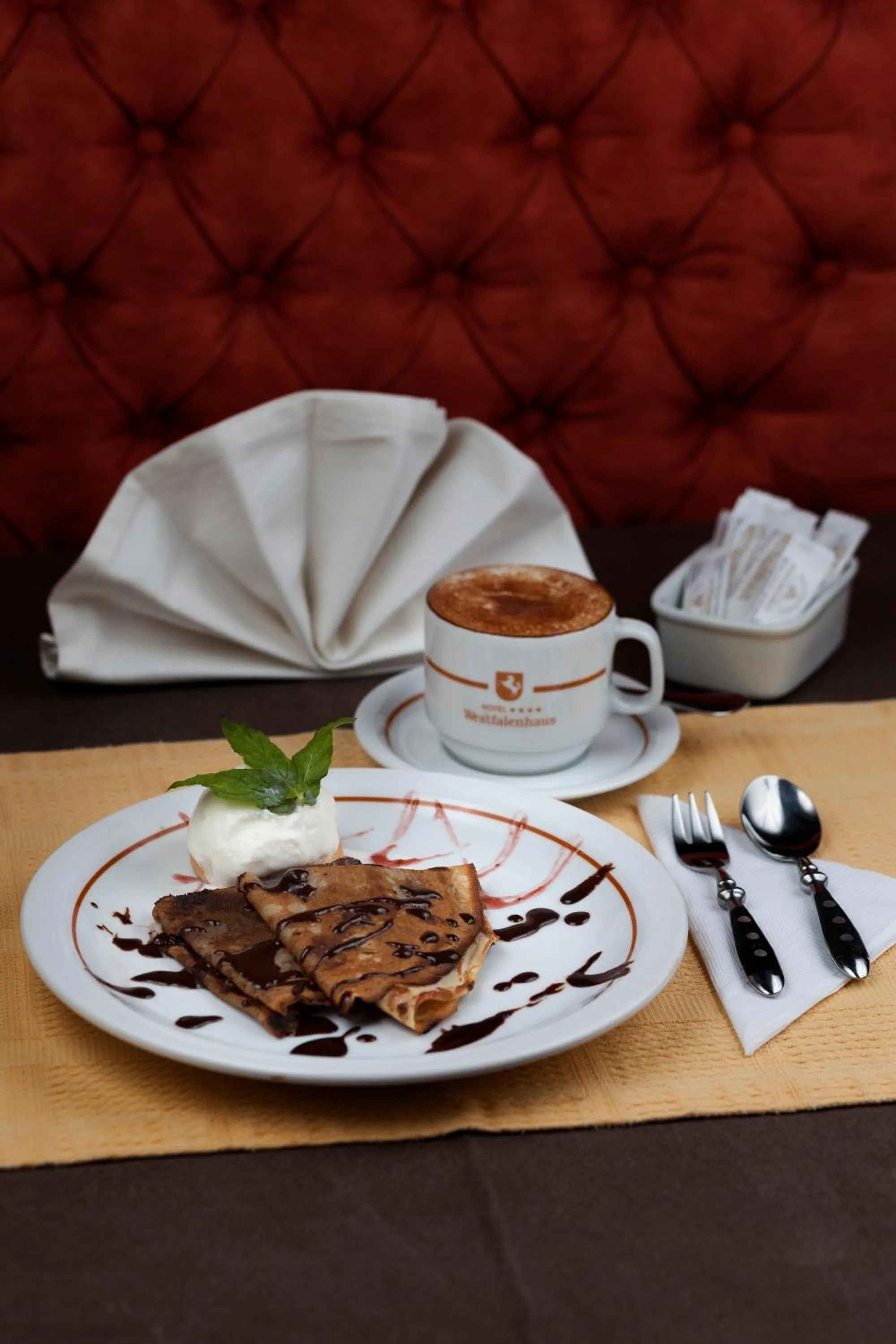 Restaurant/places to eat in Hotel Westfalenhaus