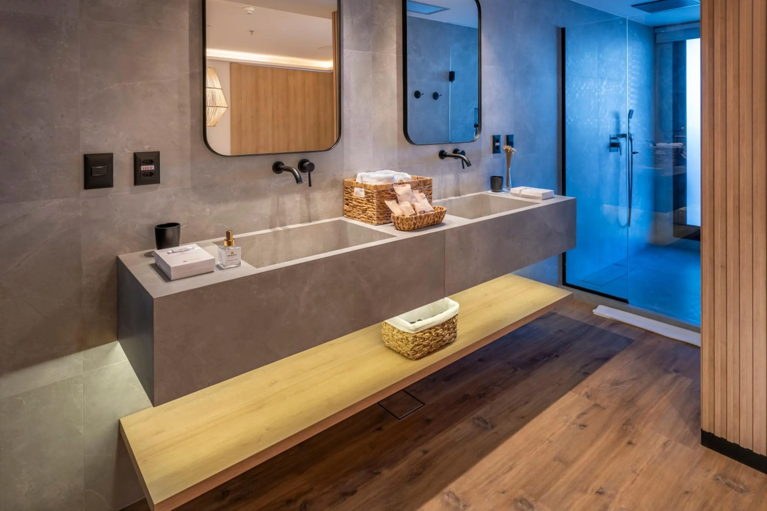 Bathroom in SERHS Experience Suítes