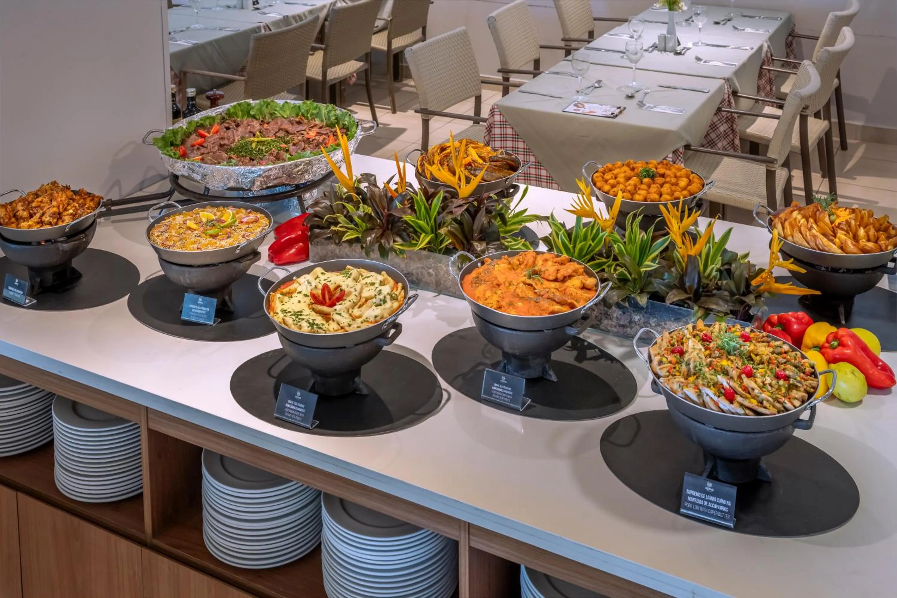 Restaurant/places to eat in SERHS Experience Suítes