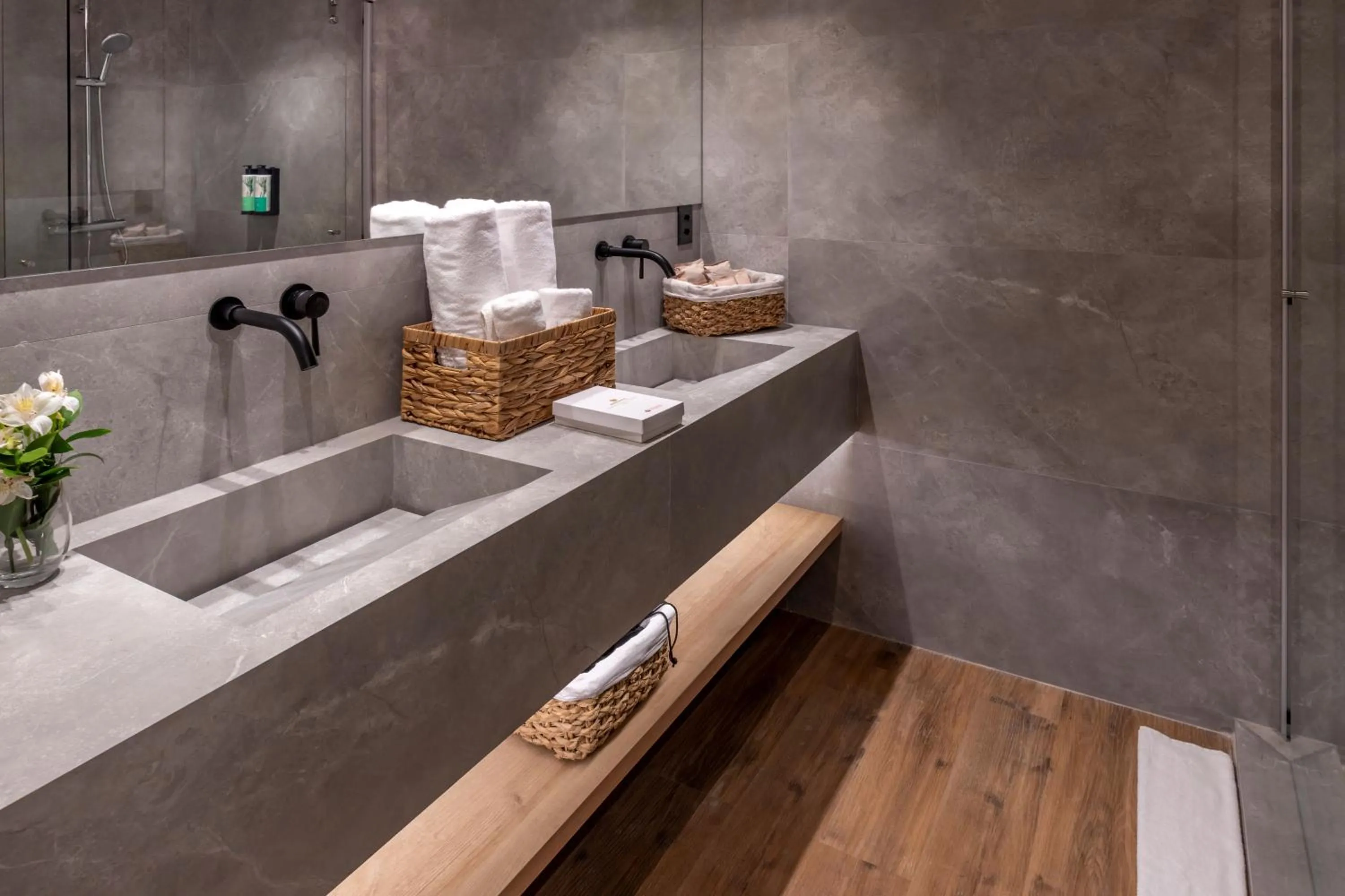 Bathroom in SERHS Experience Suítes