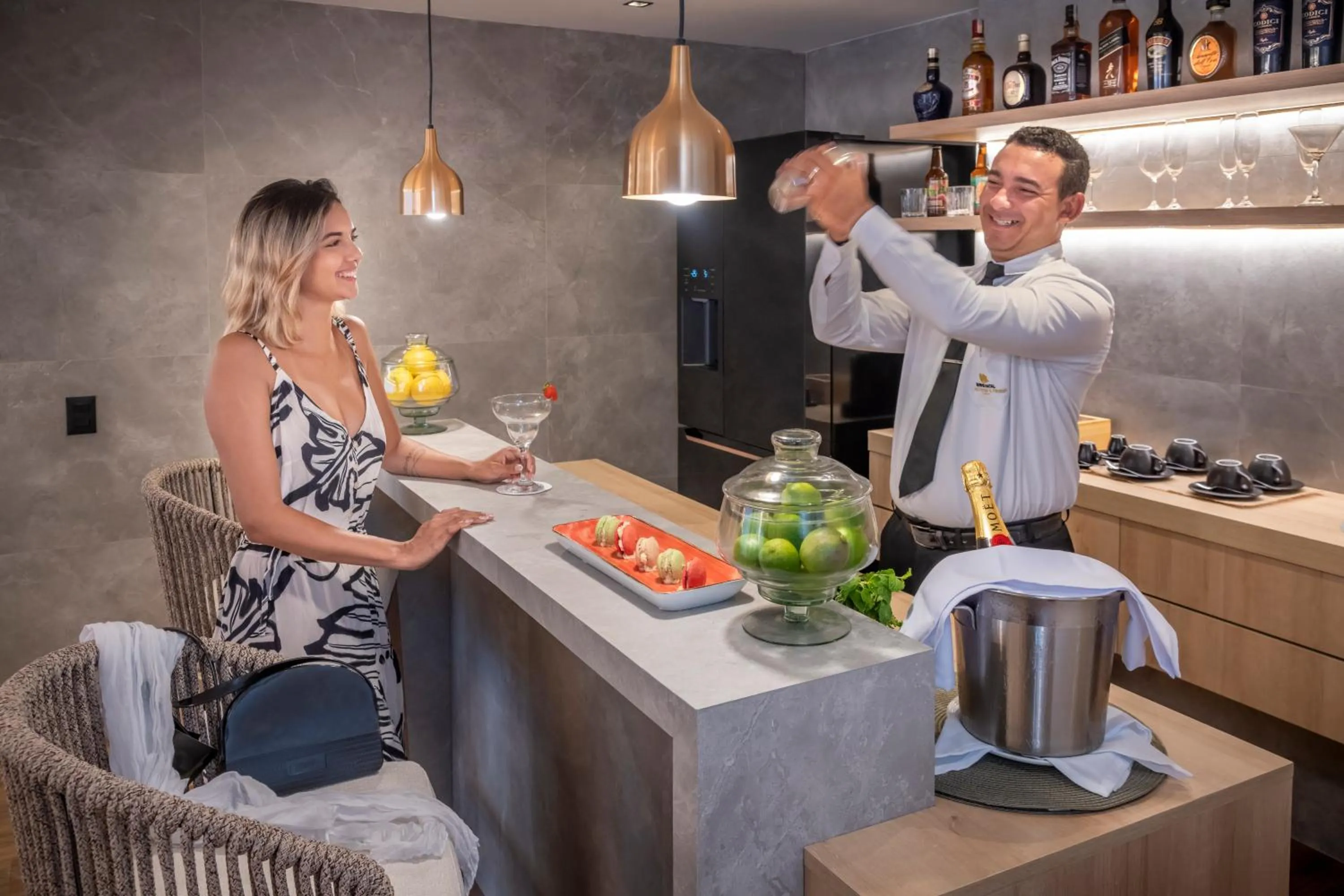 People in SERHS Experience Suítes