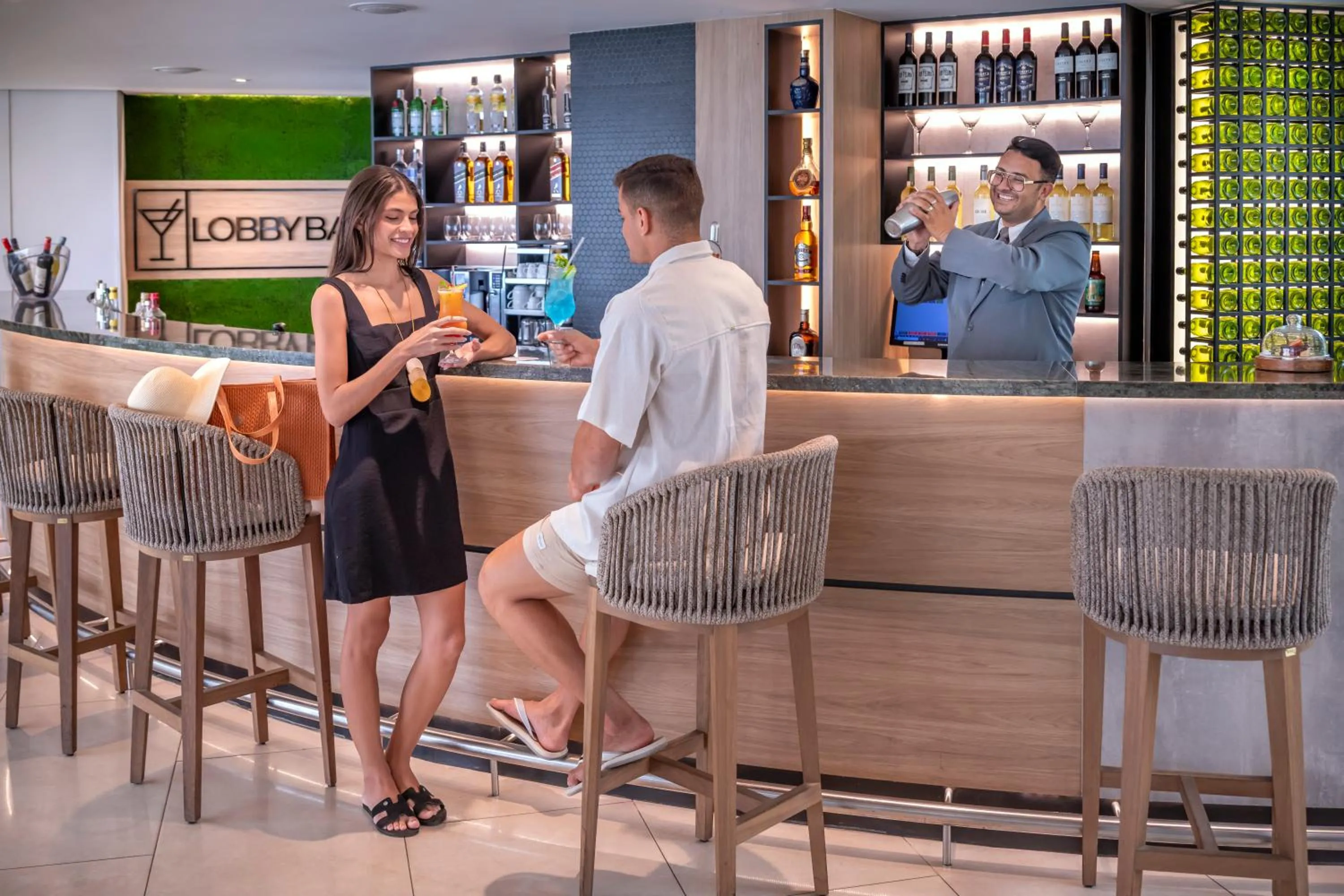 Restaurant/places to eat in SERHS Experience Suítes