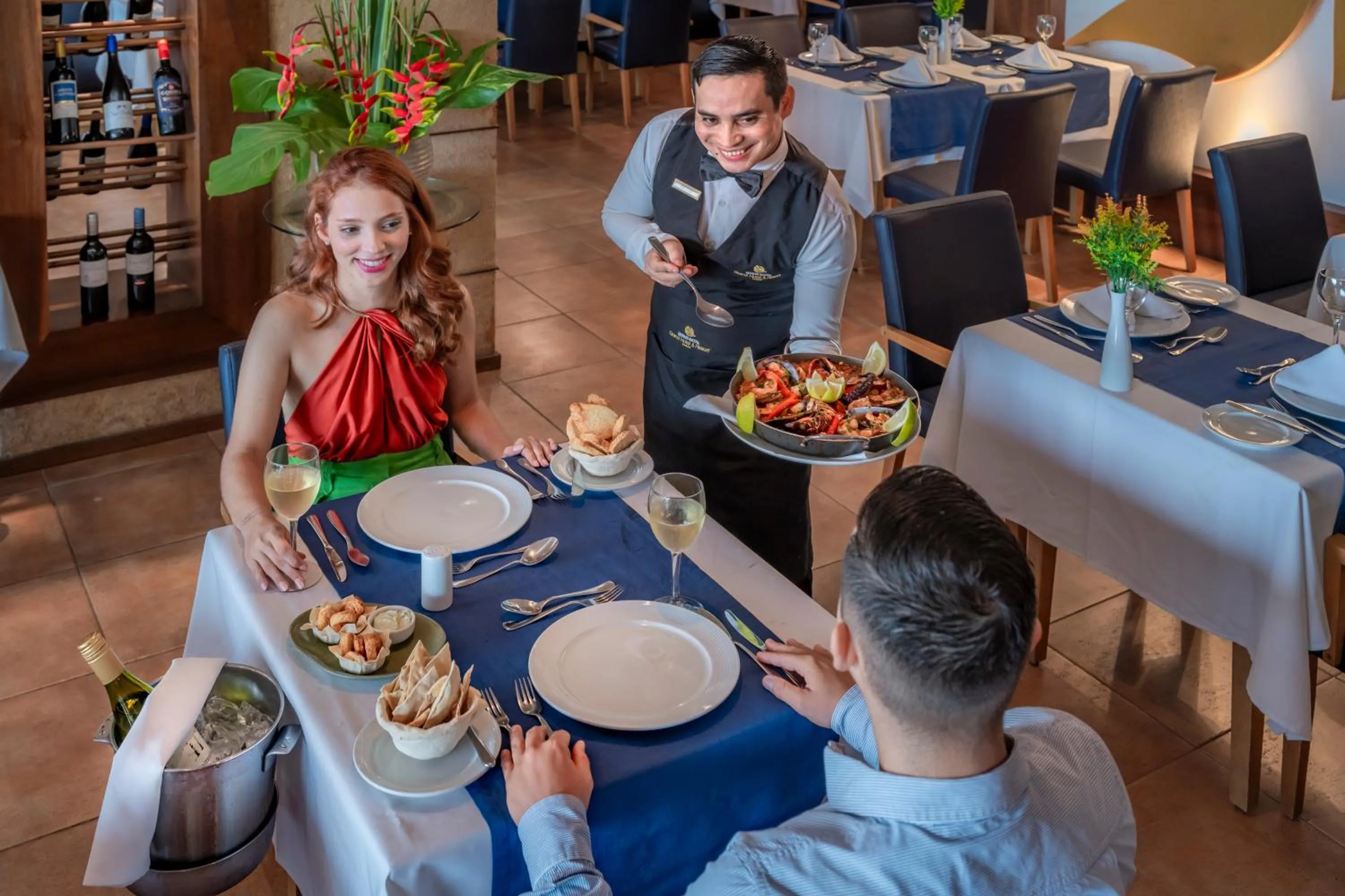 Staff in SERHS Experience Suítes