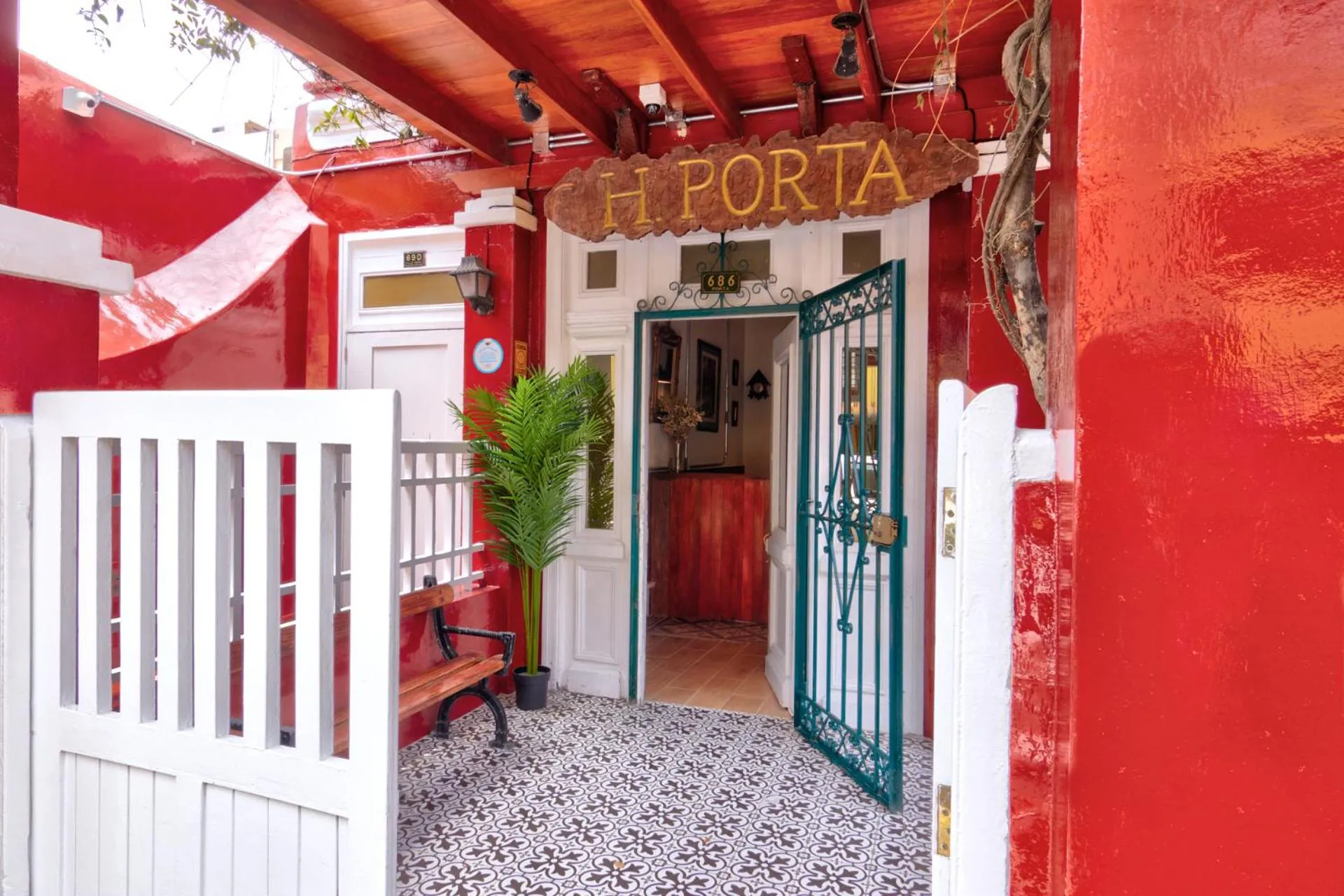 Facade/entrance in Casa Porta