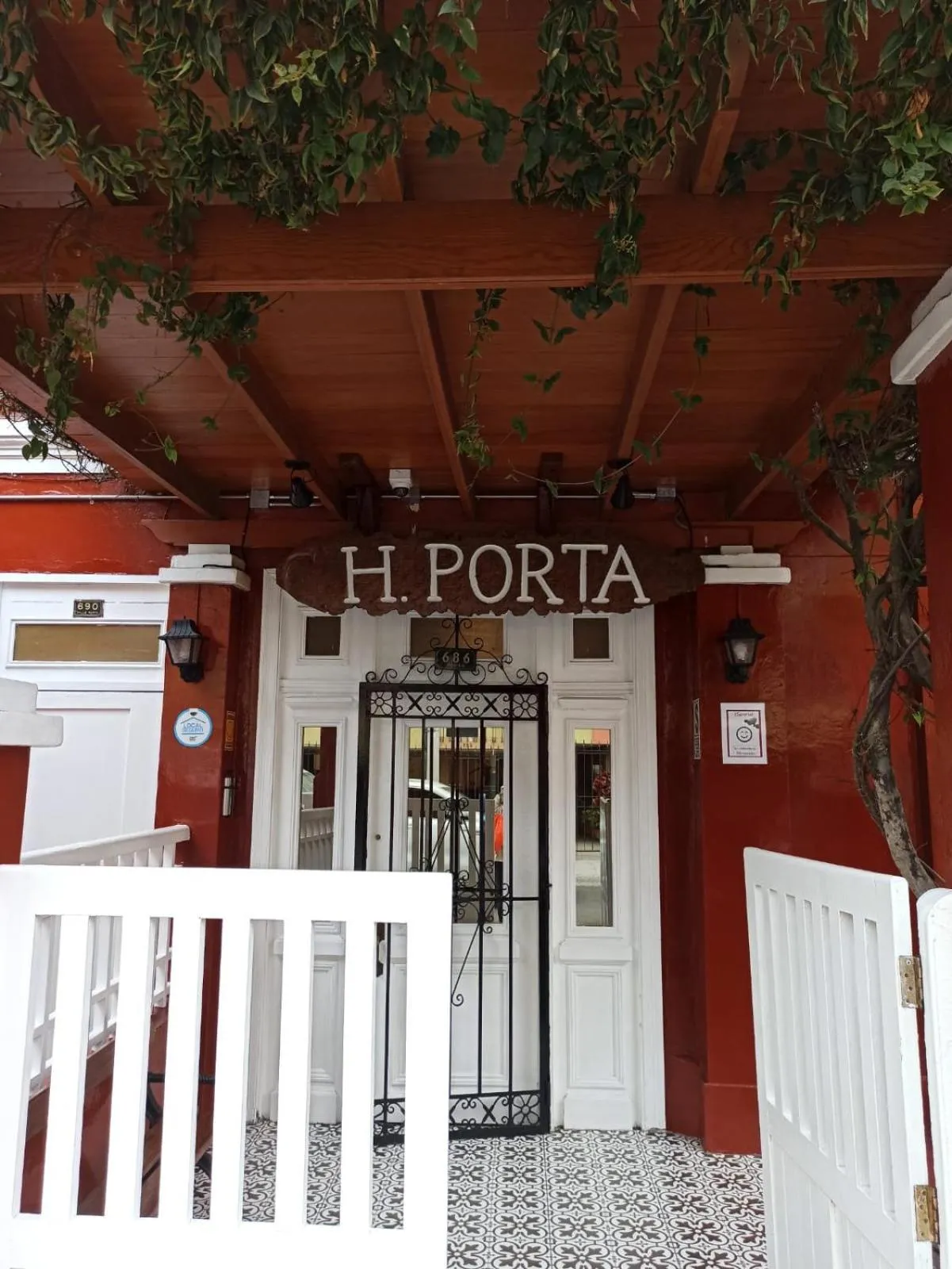 Facade/entrance in Casa Porta