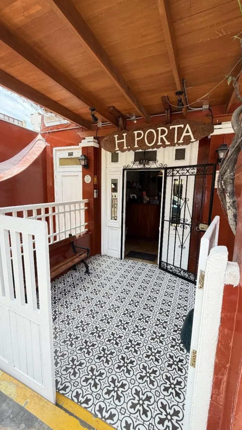 Facade/entrance in Casa Porta