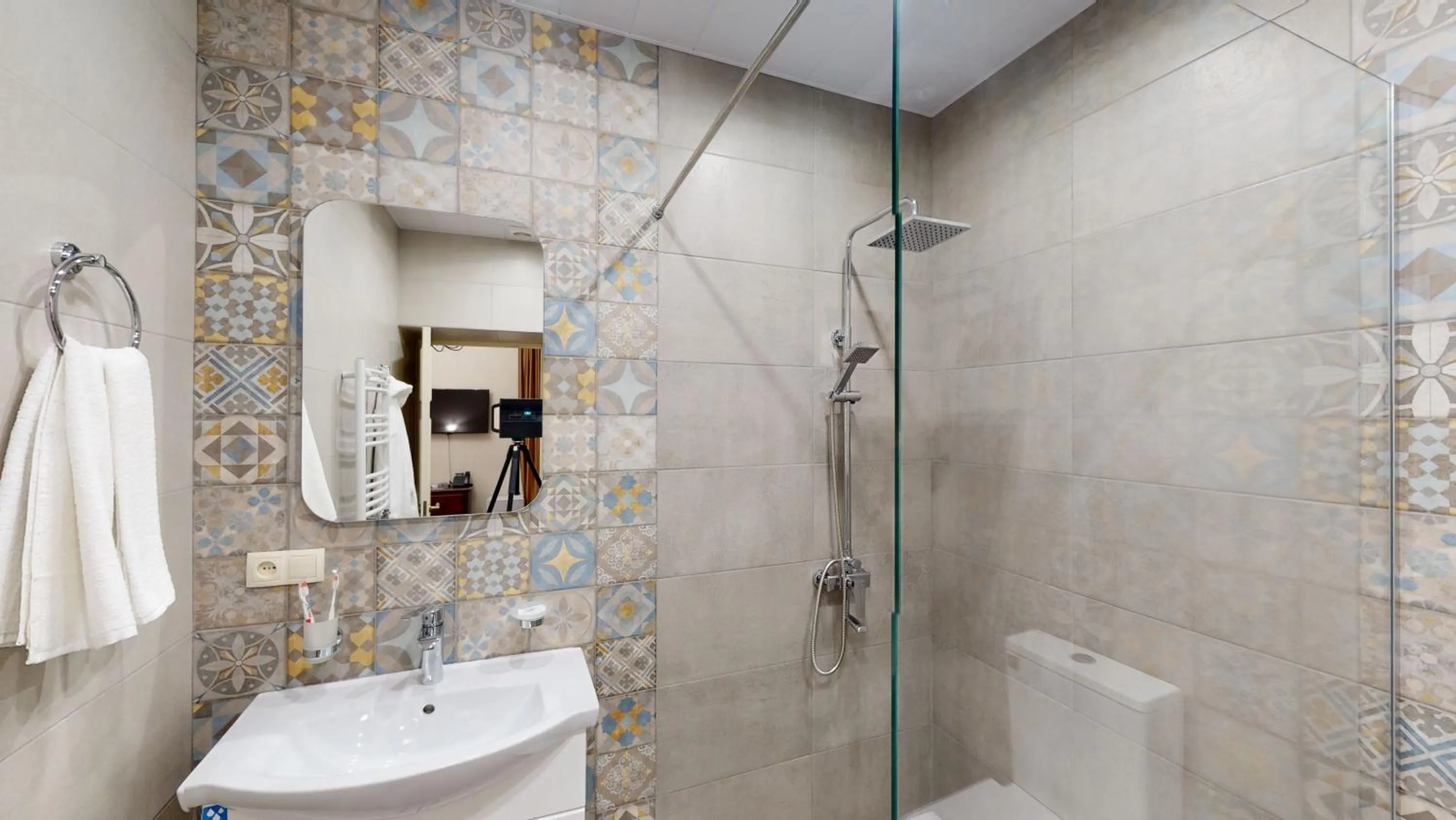 Shower in Aspar Boutique Hotel