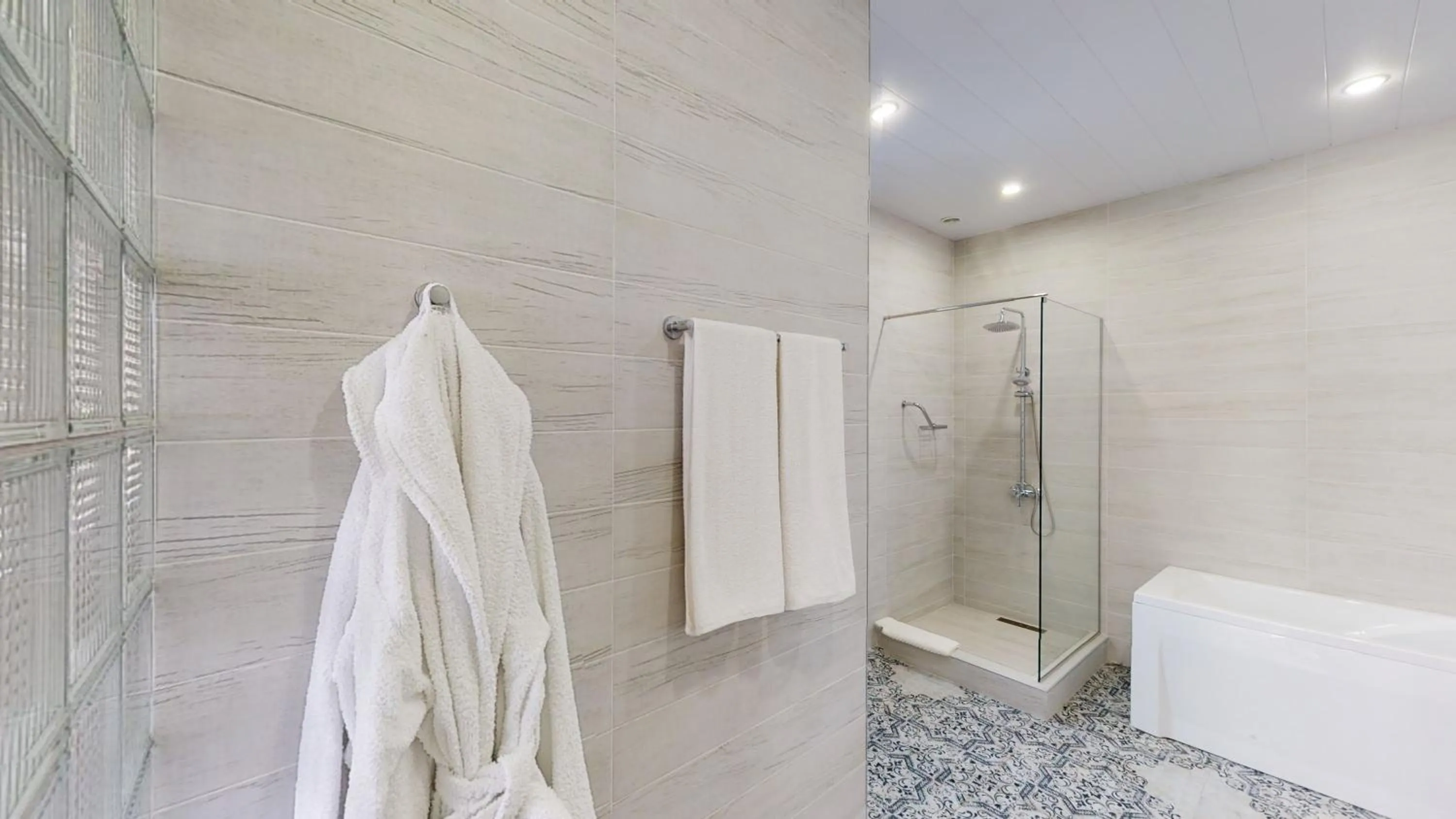 Shower in Aspar Boutique Hotel