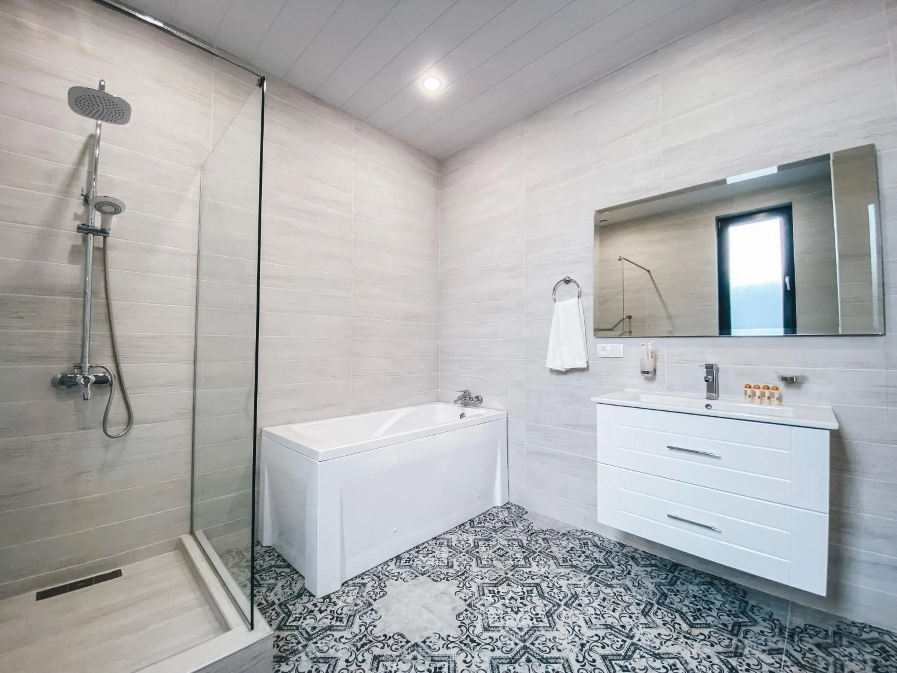 Shower in Aspar Boutique Hotel