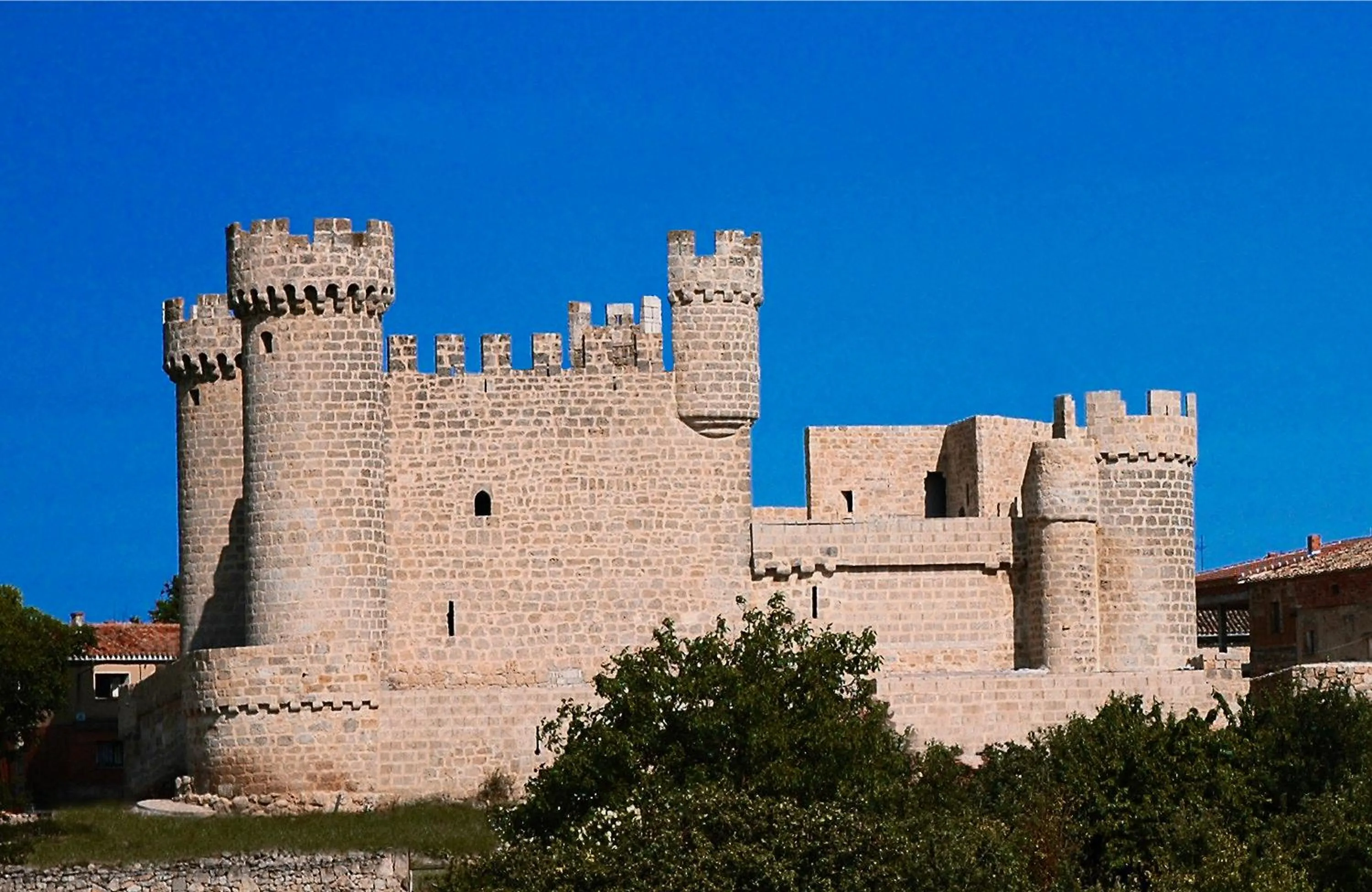 Facade/entrance in Señorio de Olmillos