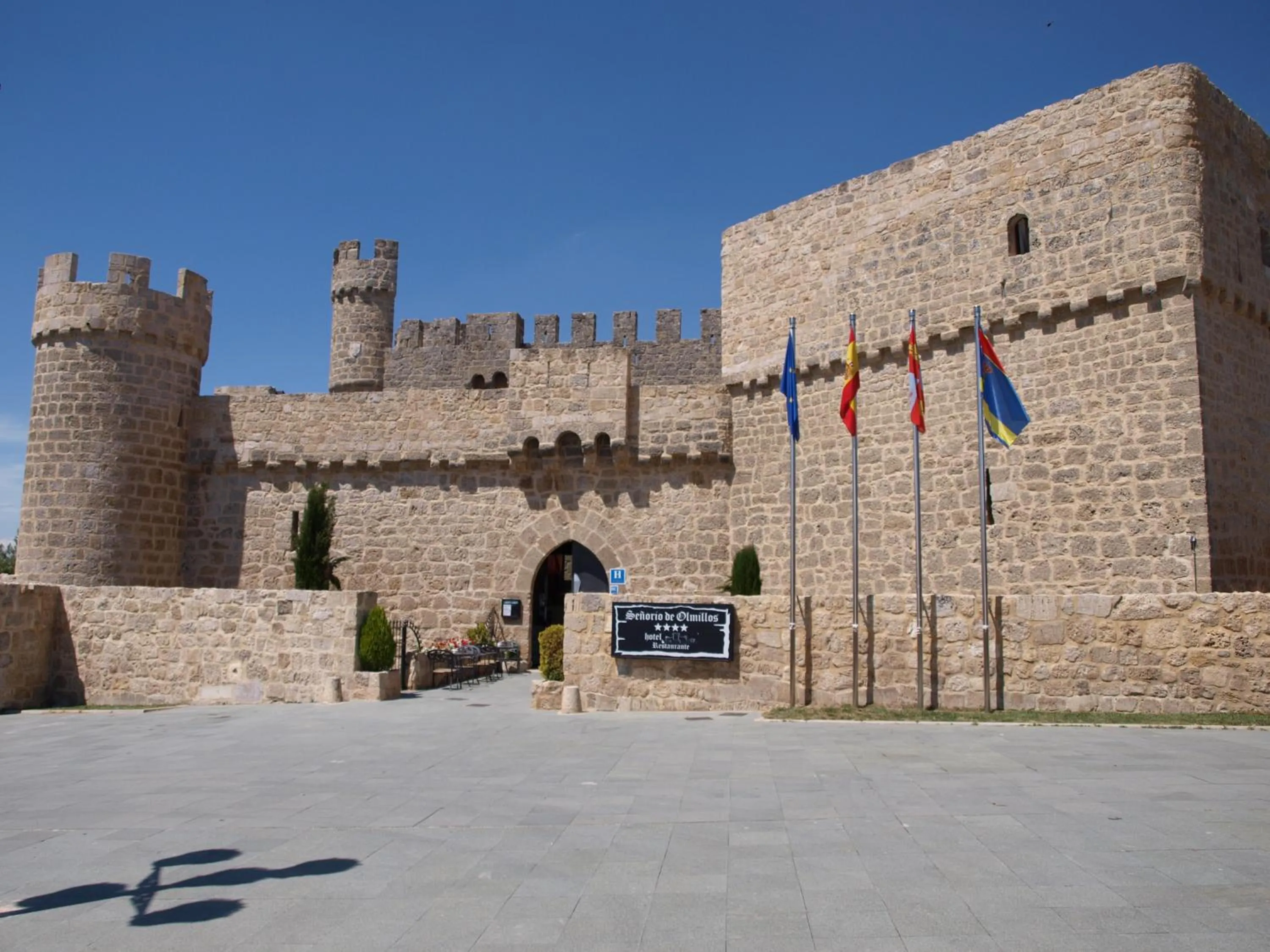 Facade/entrance in Señorio de Olmillos