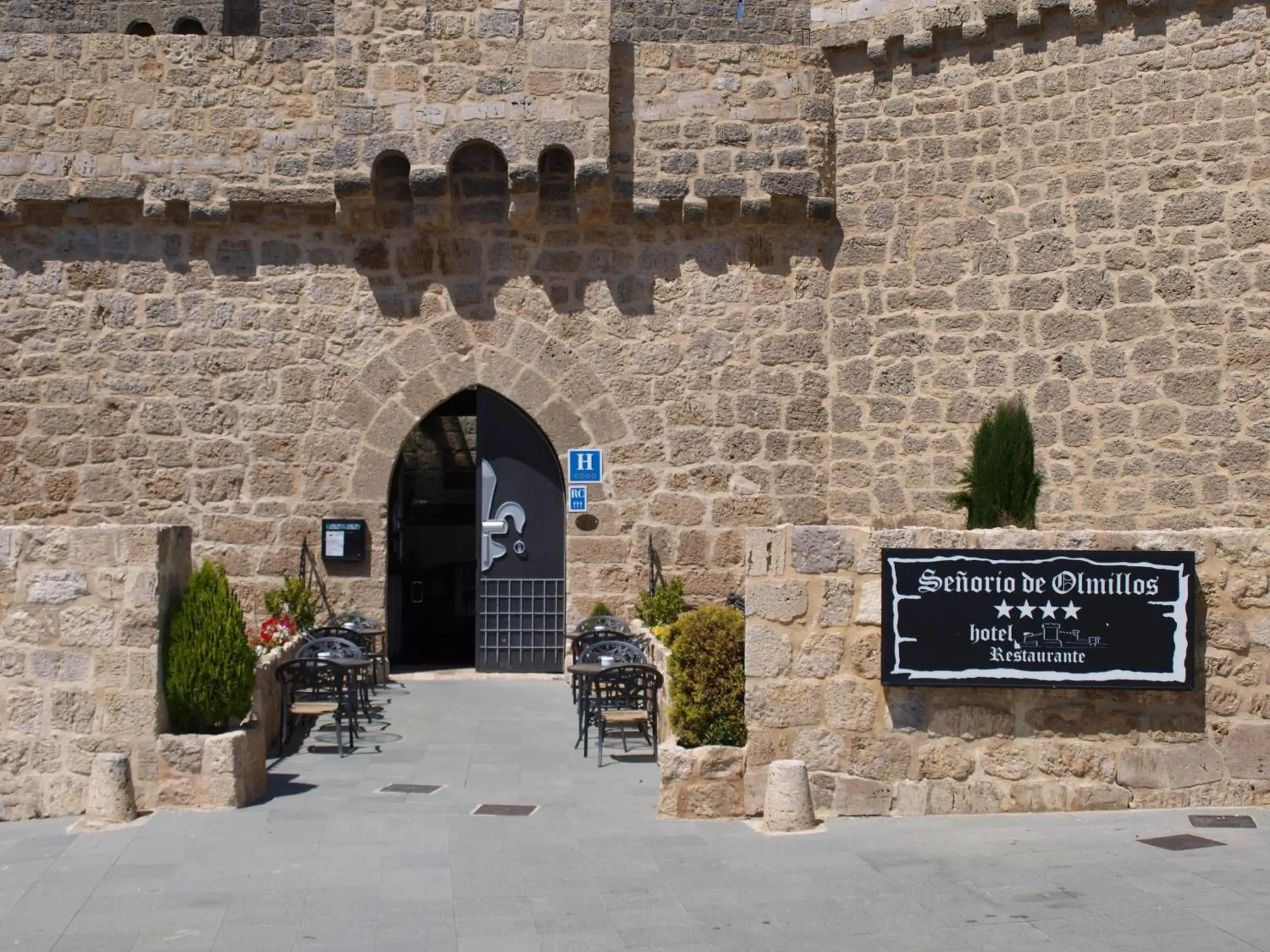 Facade/entrance in Señorio de Olmillos Facade/entrance in Señorio de Olmillos