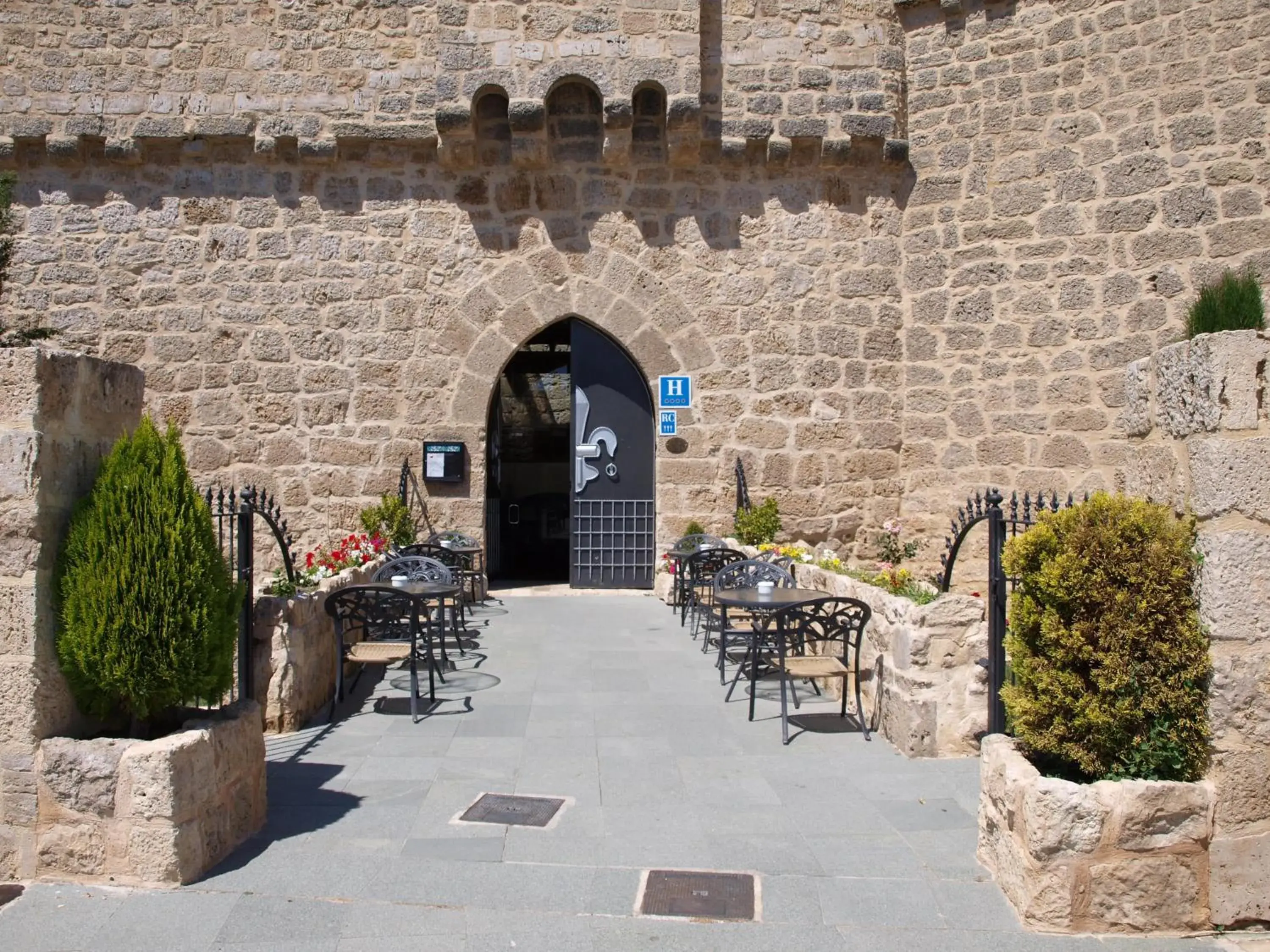 Facade/entrance in Señorio de Olmillos Facade/entrance in Señorio de Olmillos