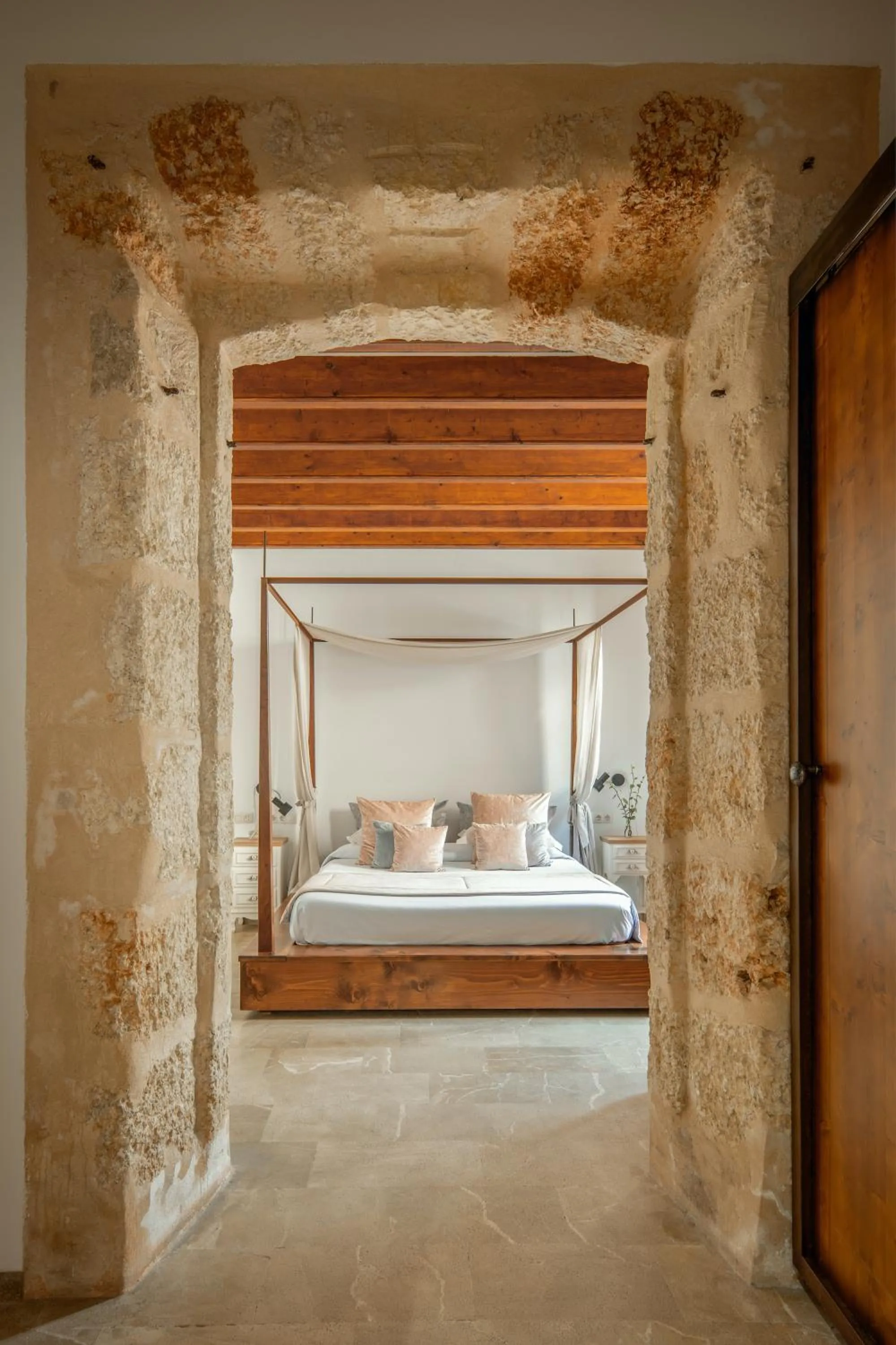 Other, Bed in Can Joan Capo - Adults Only