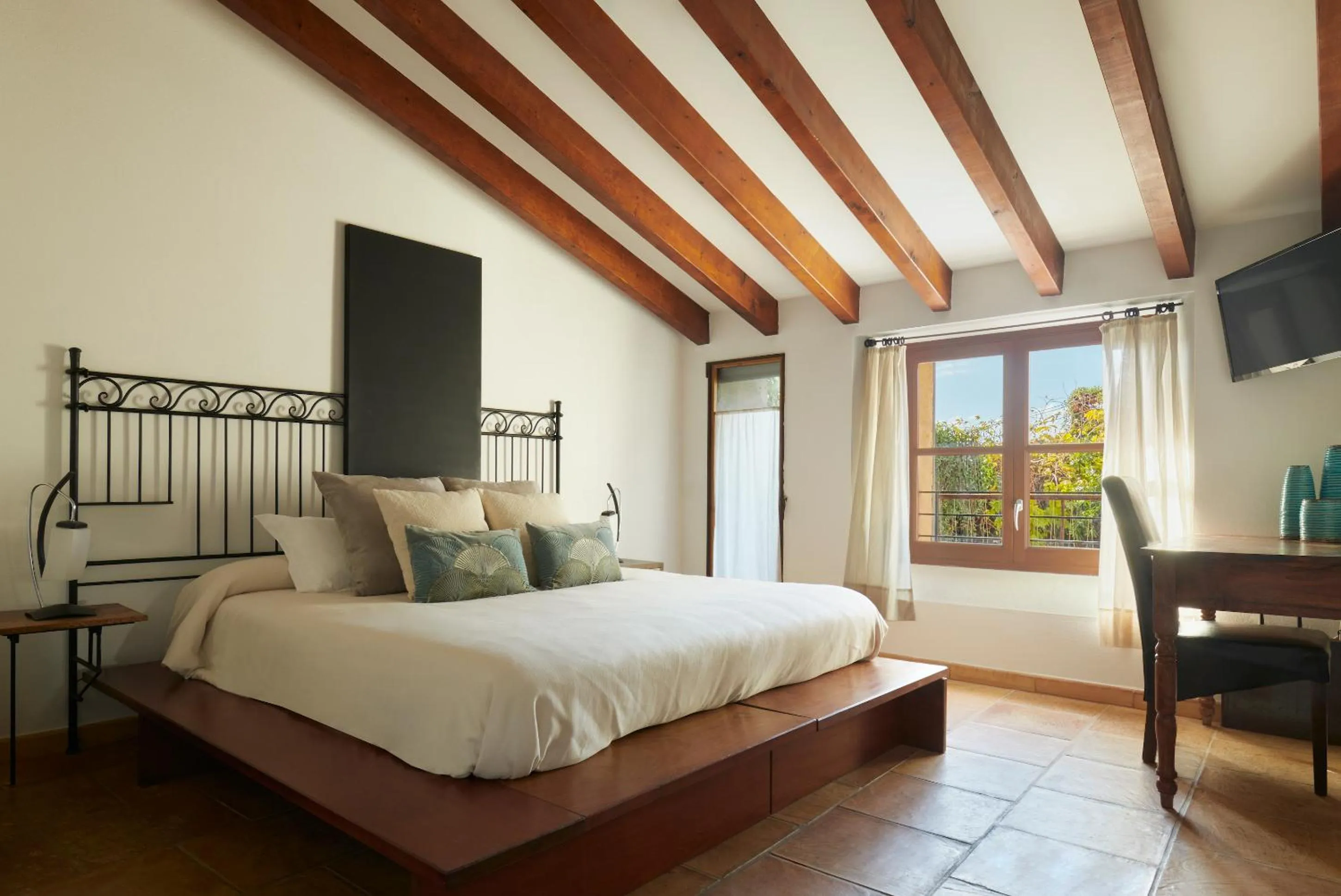 Photo of the whole room, Bed in Can Joan Capo - Adults Only