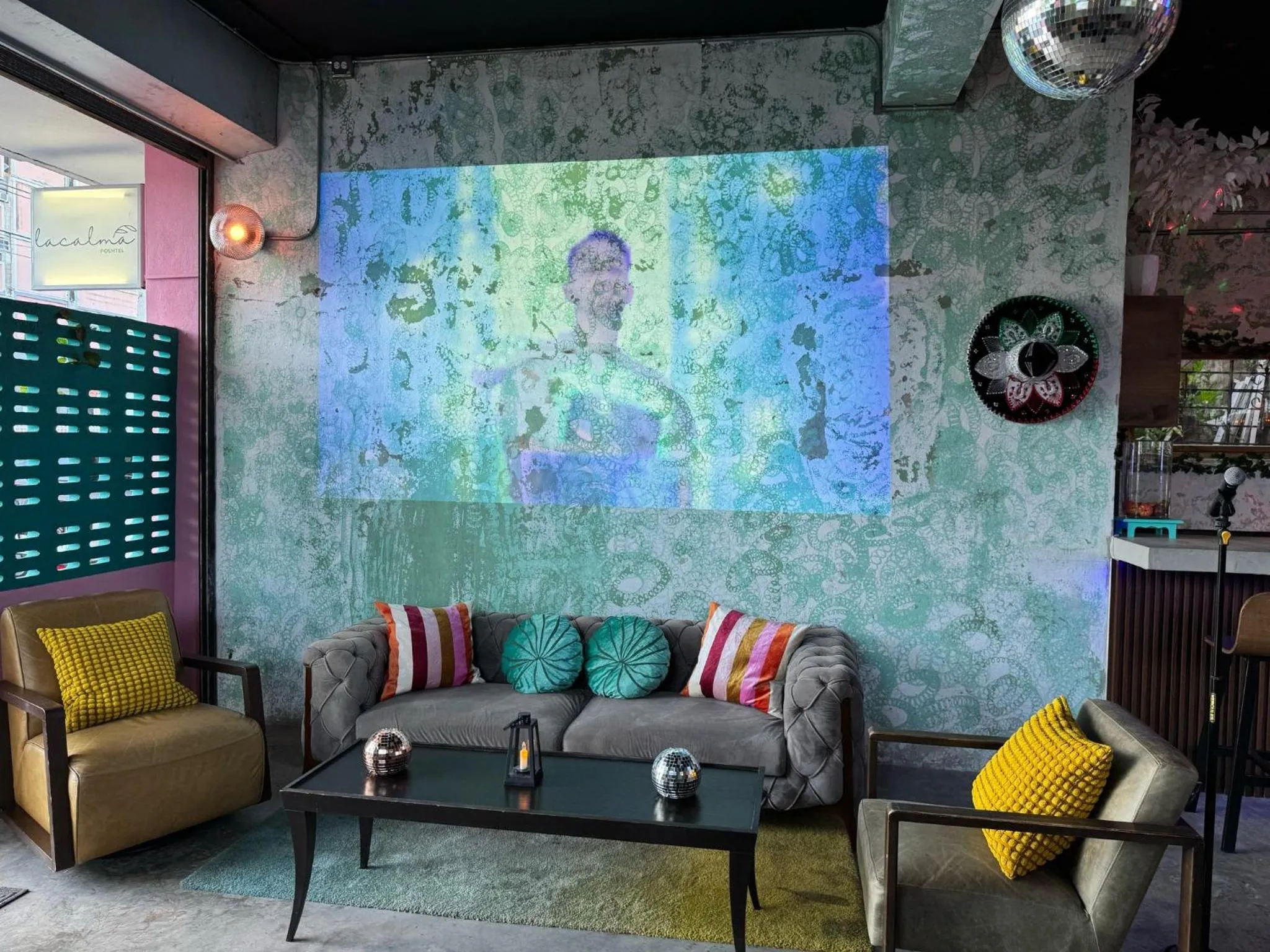 Karaoke in La Calma Poshtel