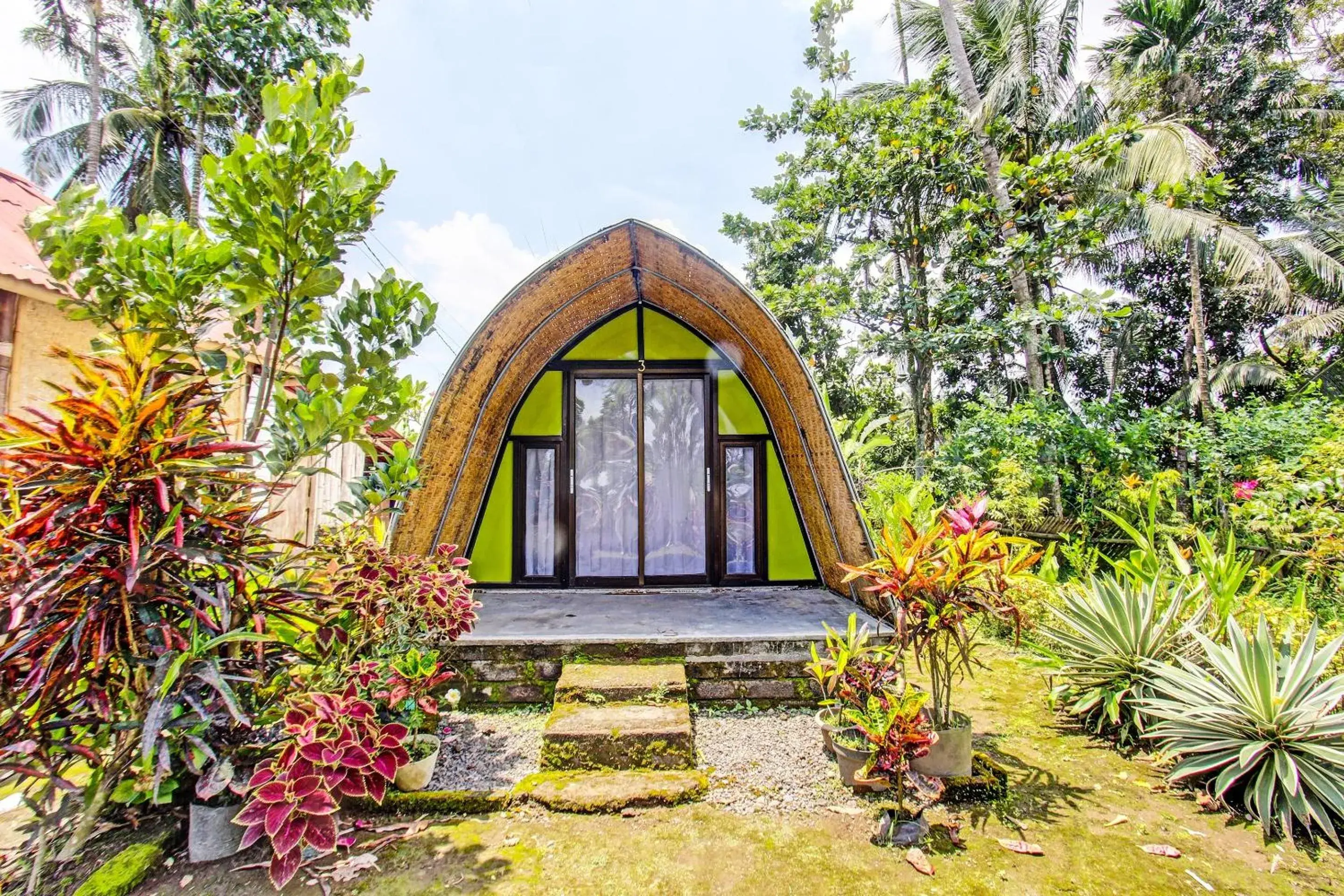 Facade/entrance in Hotel O Samalas Syariah Homestay Near SDN TANAK BEAK Facade/entrance in Hotel O Samalas Syariah Homestay Near SDN TANAK BEAK