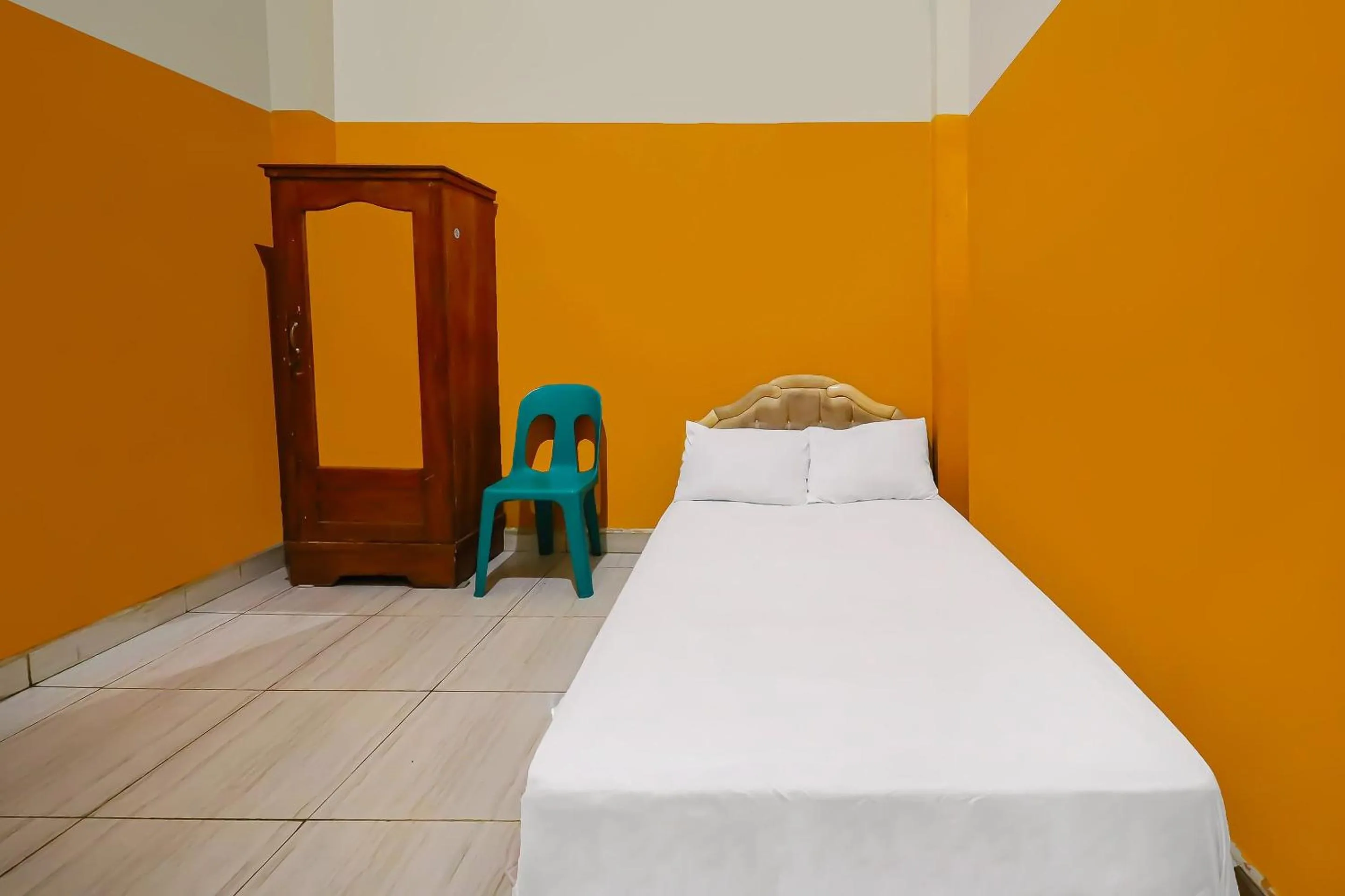 Bedroom in Hotel O Pondokan Tali Super