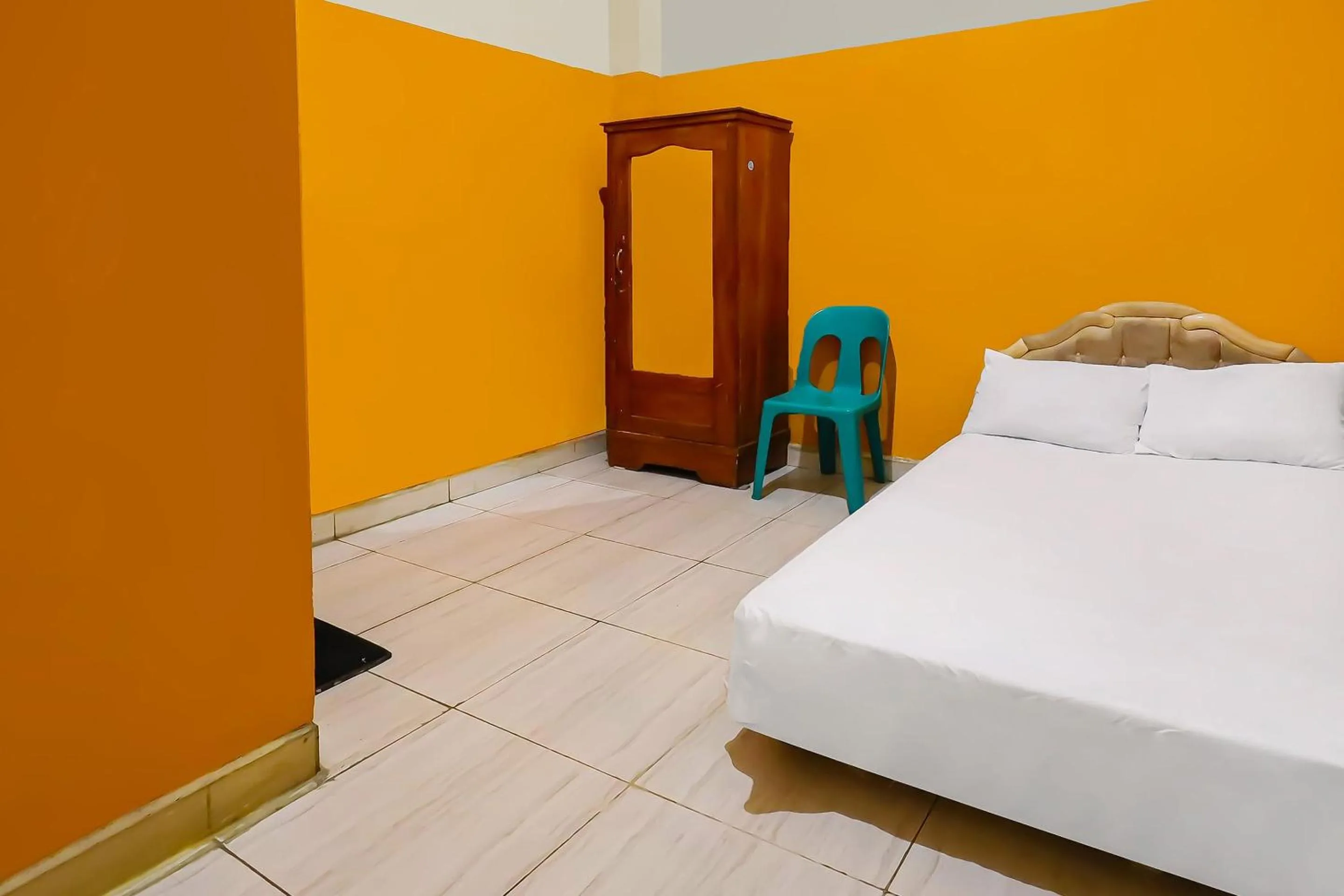 Bedroom in Hotel O Pondokan Tali Super