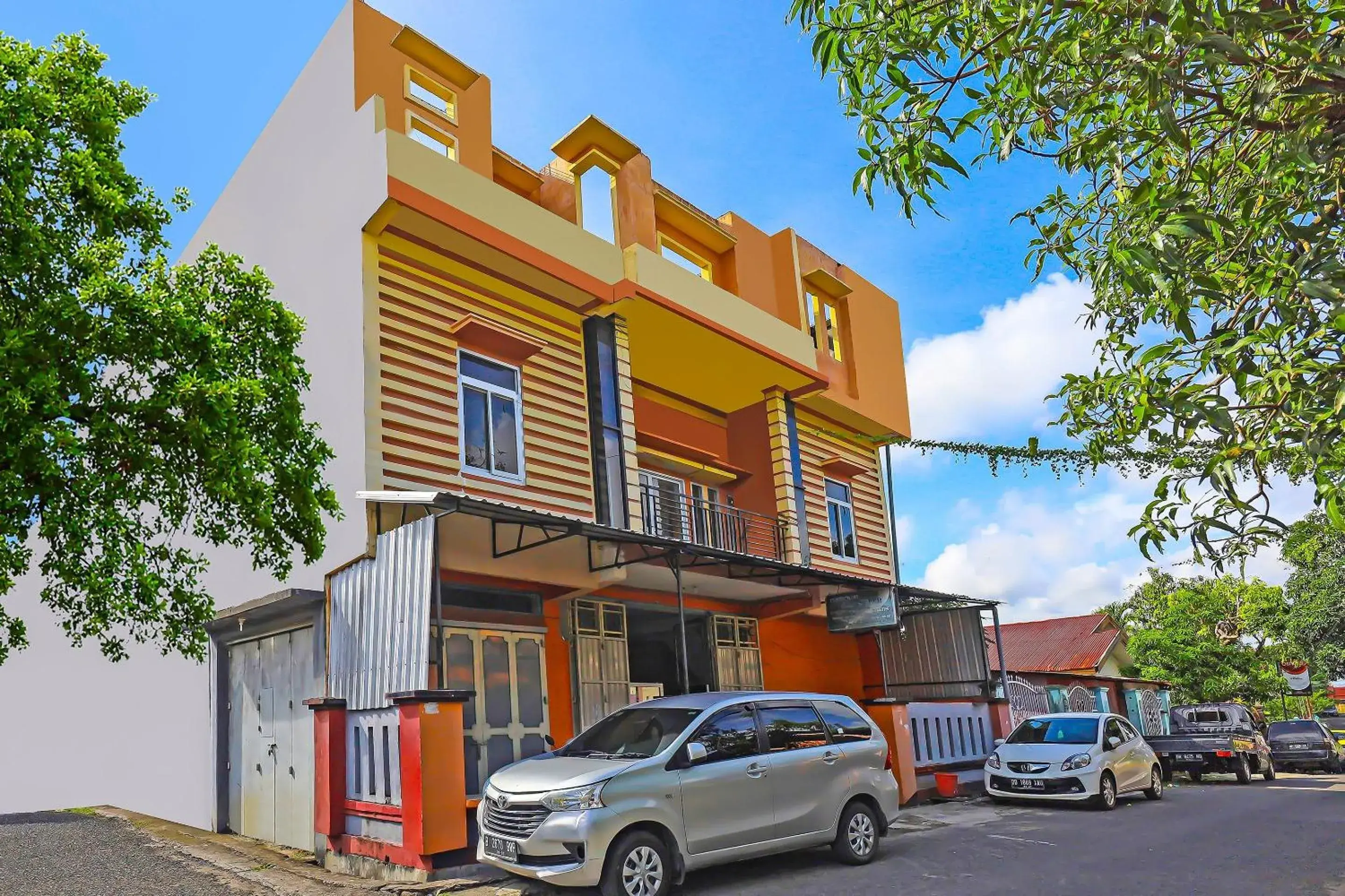 Facade/entrance in Hotel O Pondokan Tali Super Facade/entrance in Hotel O Pondokan Tali Super