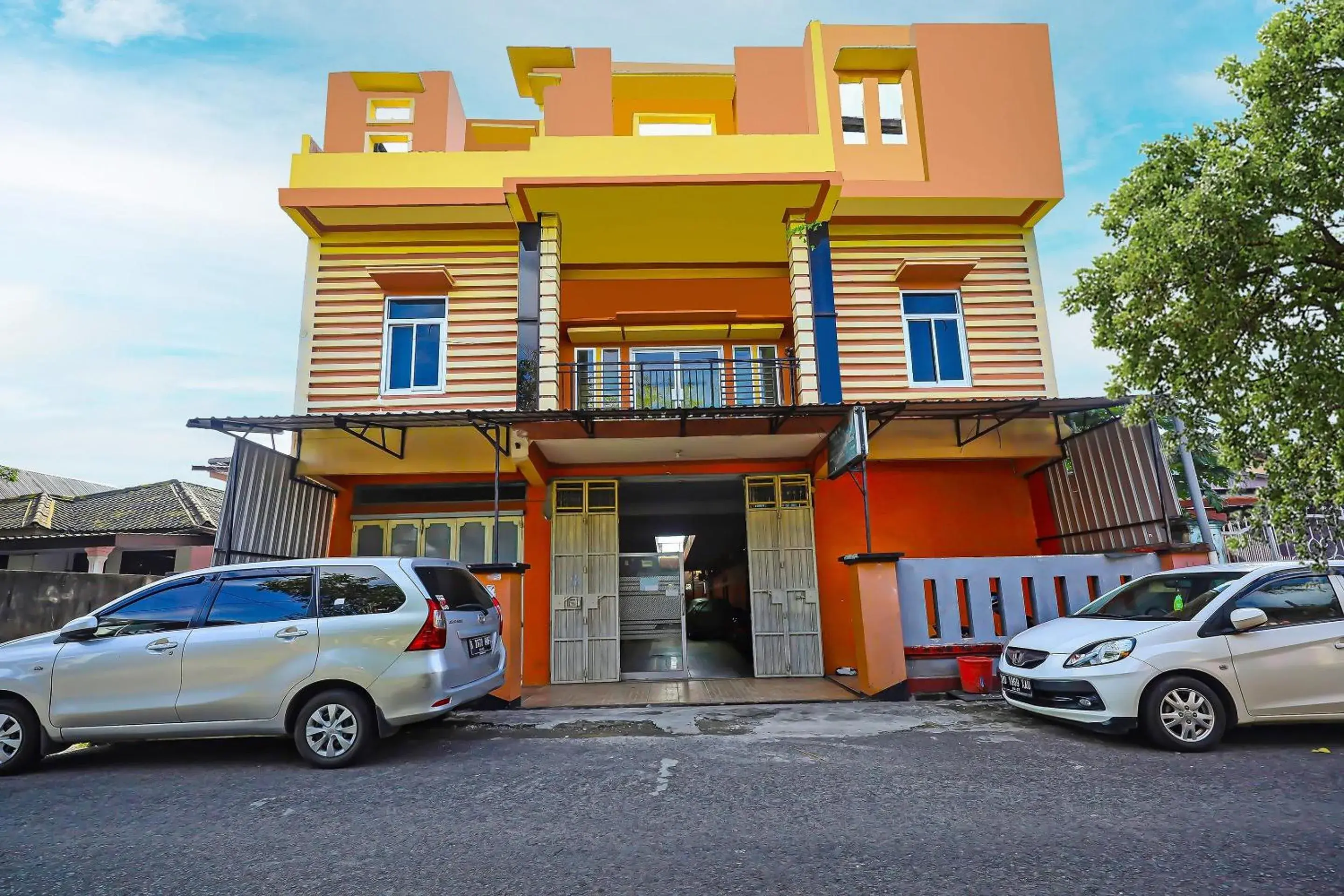 Facade/entrance in Hotel O Pondokan Tali Super Facade/entrance in Hotel O Pondokan Tali Super