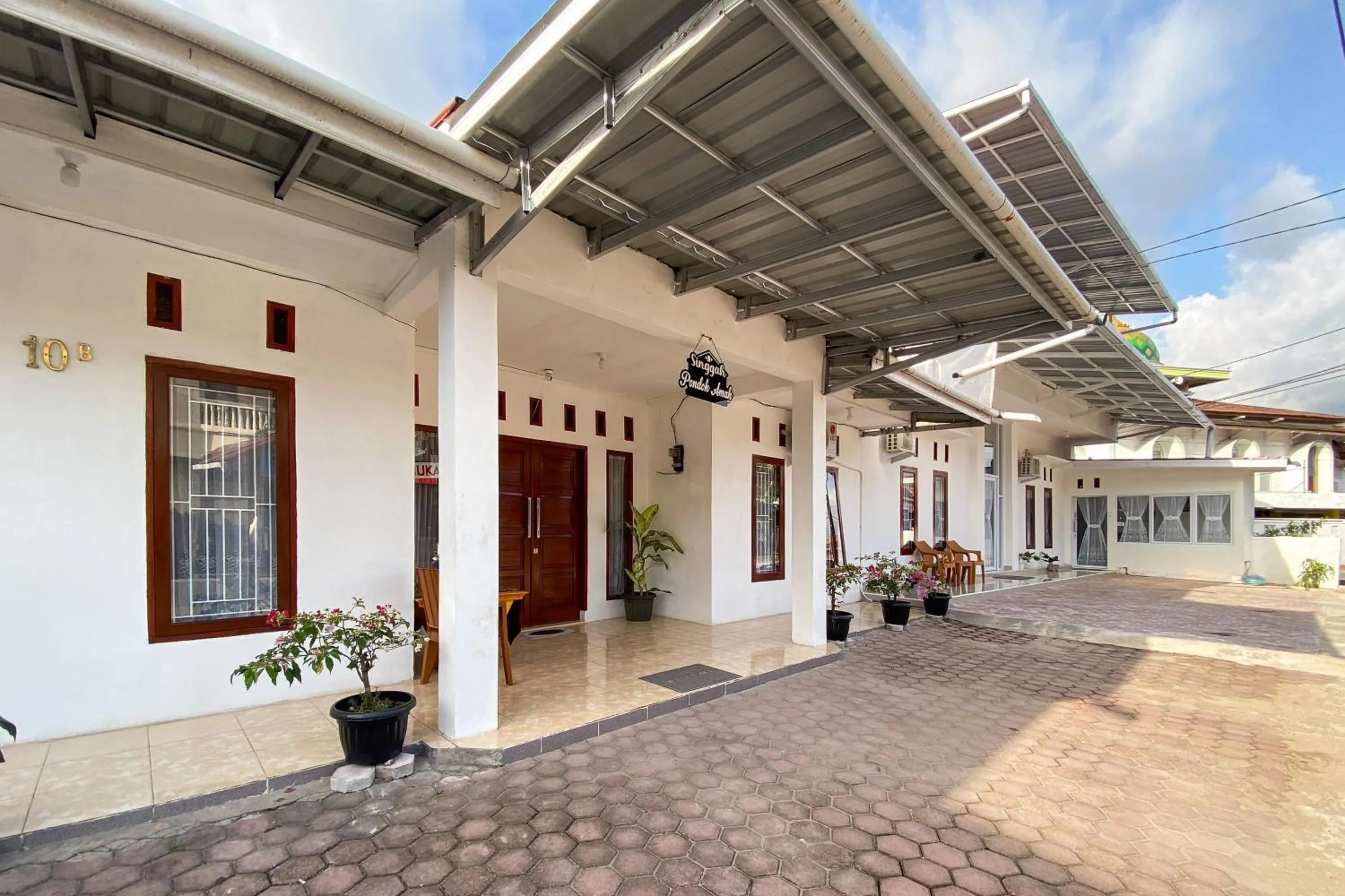 RedDoorz Syariah Near RSUP Dr M Djamil Padang