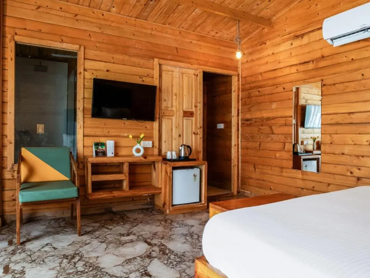 Bedroom, Bed in Dallas Beach Resorts Ashvem Beach Bedroom, Bed in Dallas Beach Resorts Ashvem Beach