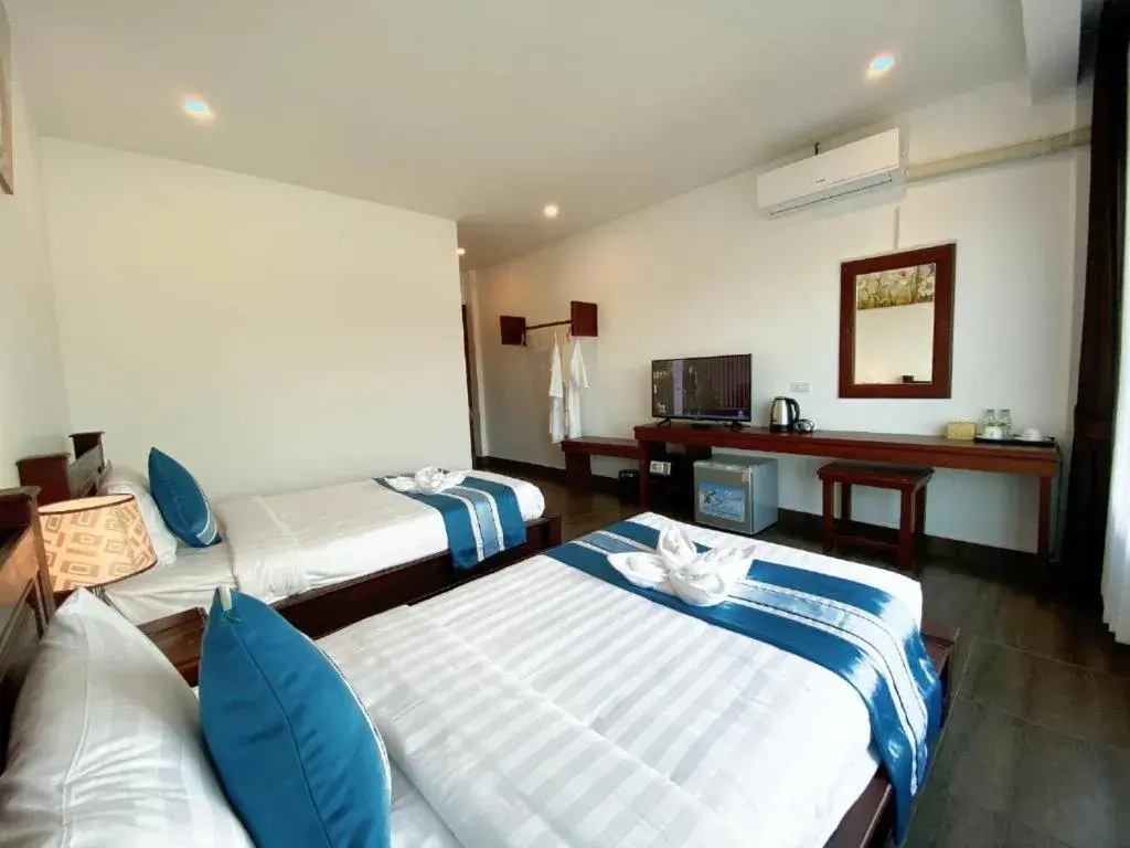 Deluxe Twin Room in VANG VIENG TOPVIEW HOTEL Deluxe Twin Room in VANG VIENG TOPVIEW HOTEL