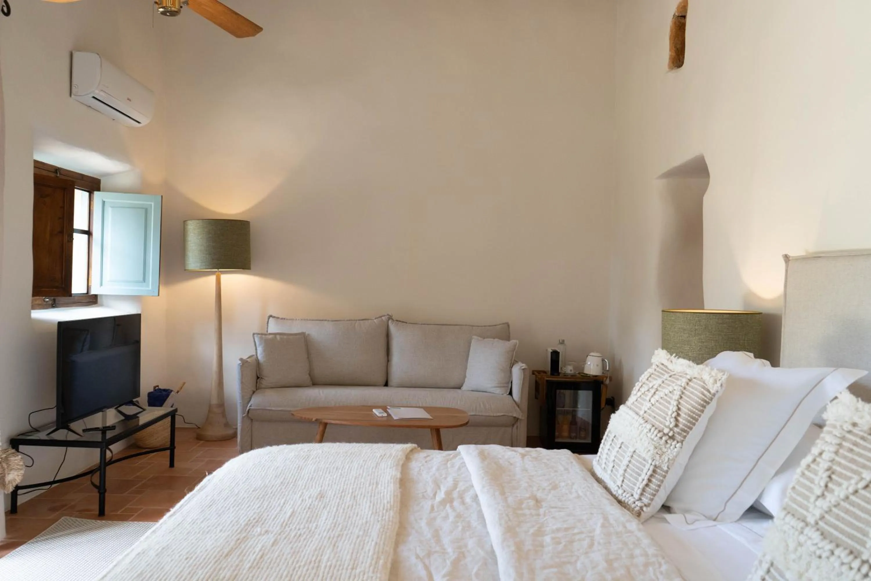 Bed in Reserva Rotana Golf Resort