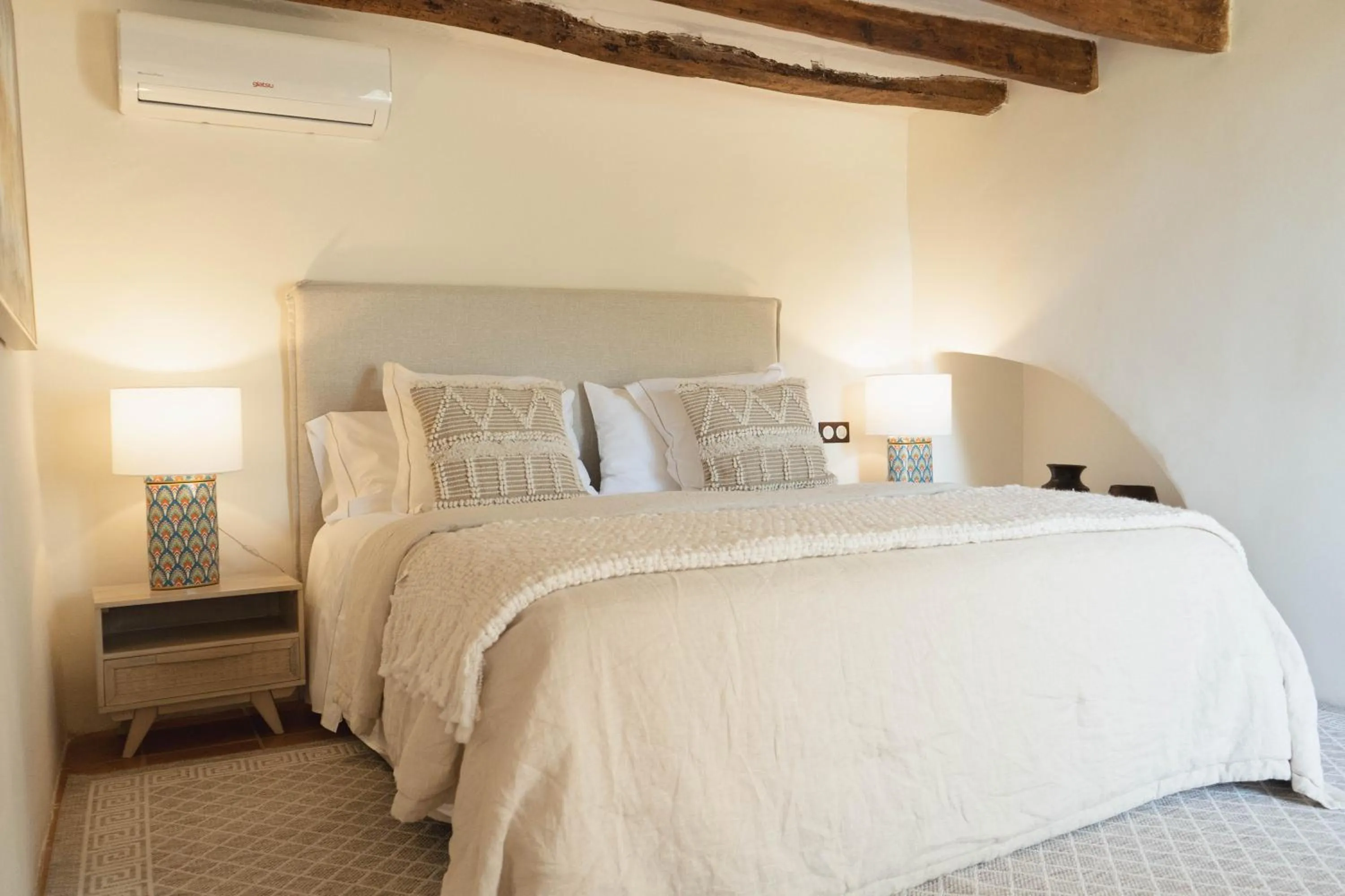 Bed in Reserva Rotana Golf Resort