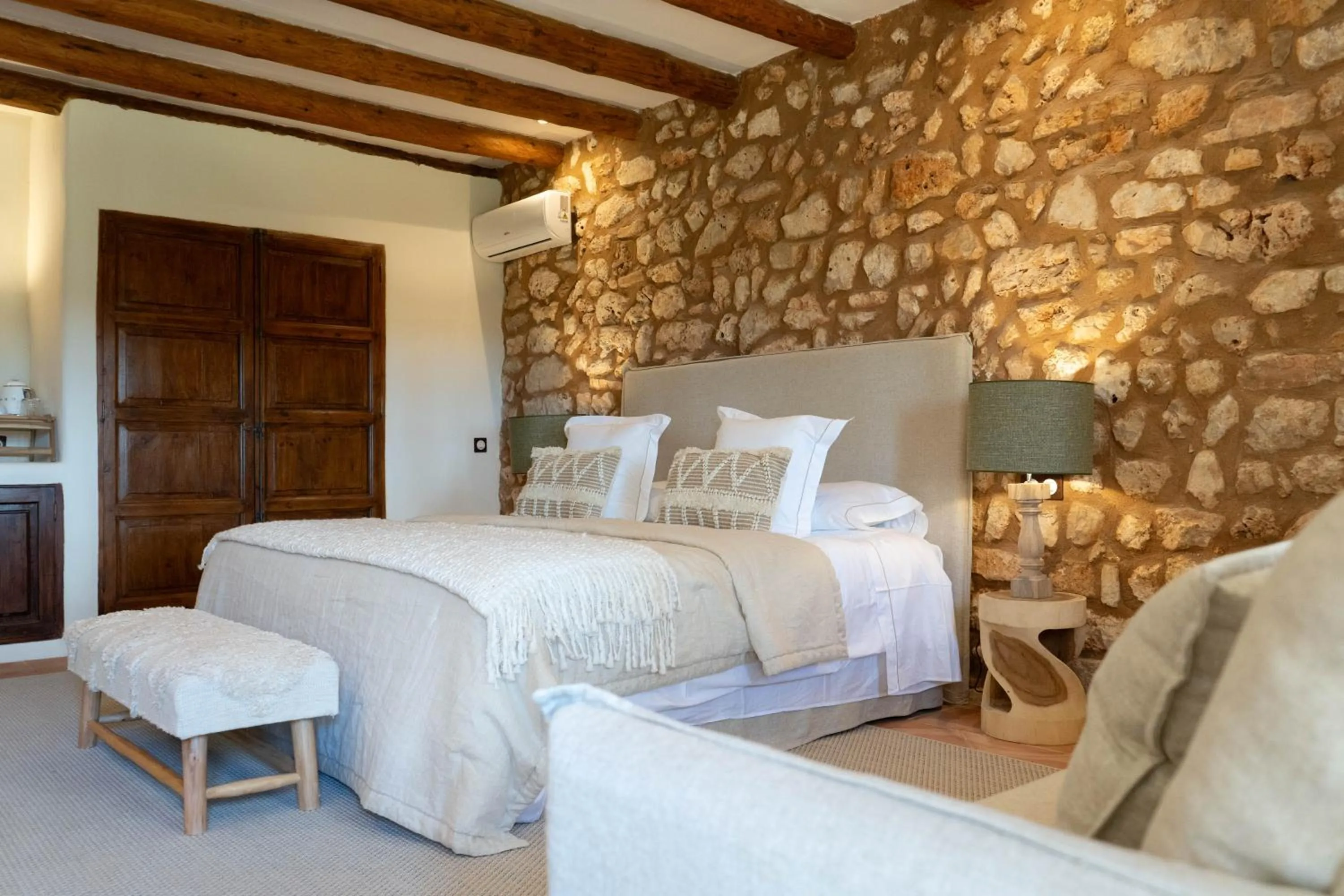 Bed in Reserva Rotana Golf Resort