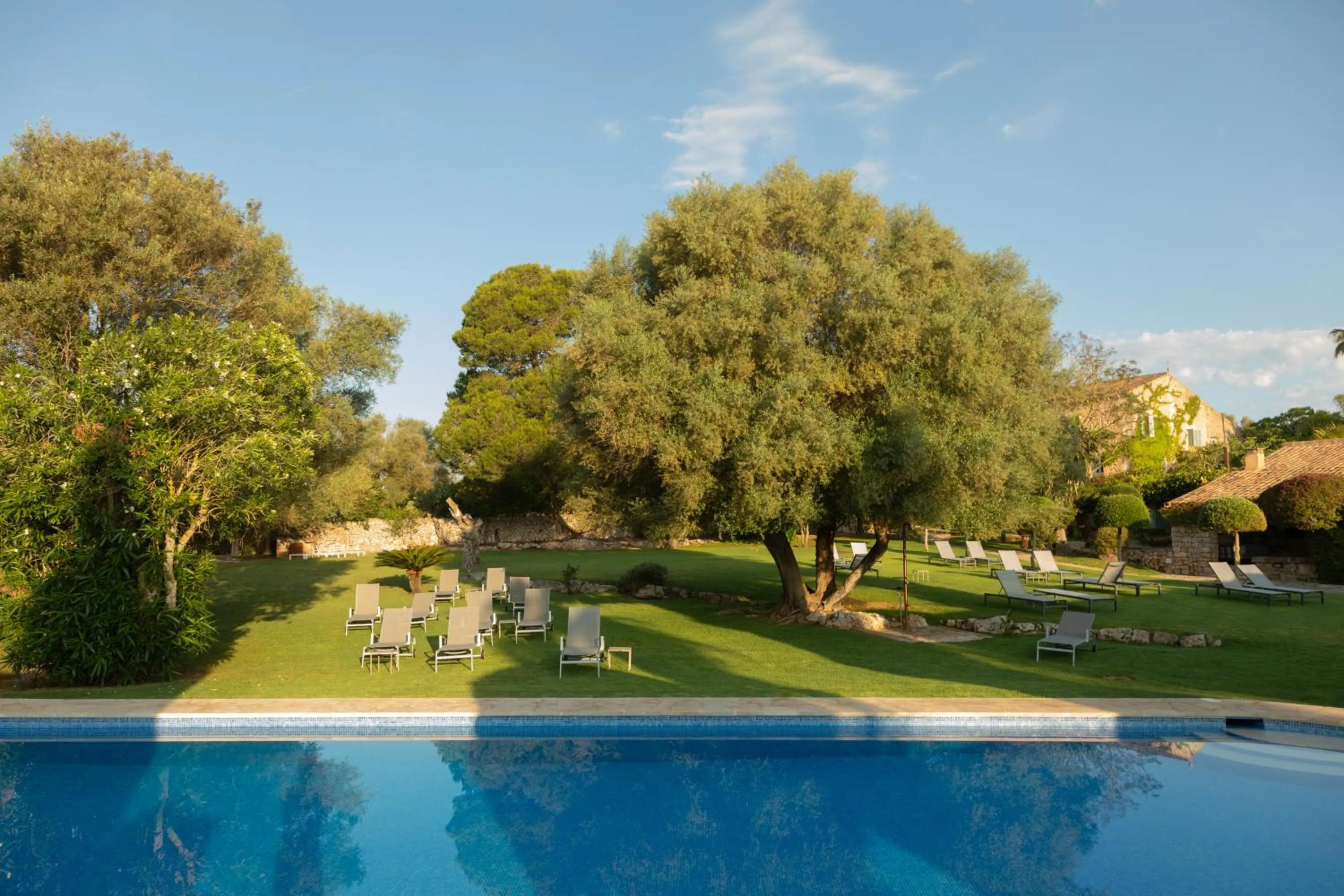 Swimming pool in Reserva Rotana Golf Resort